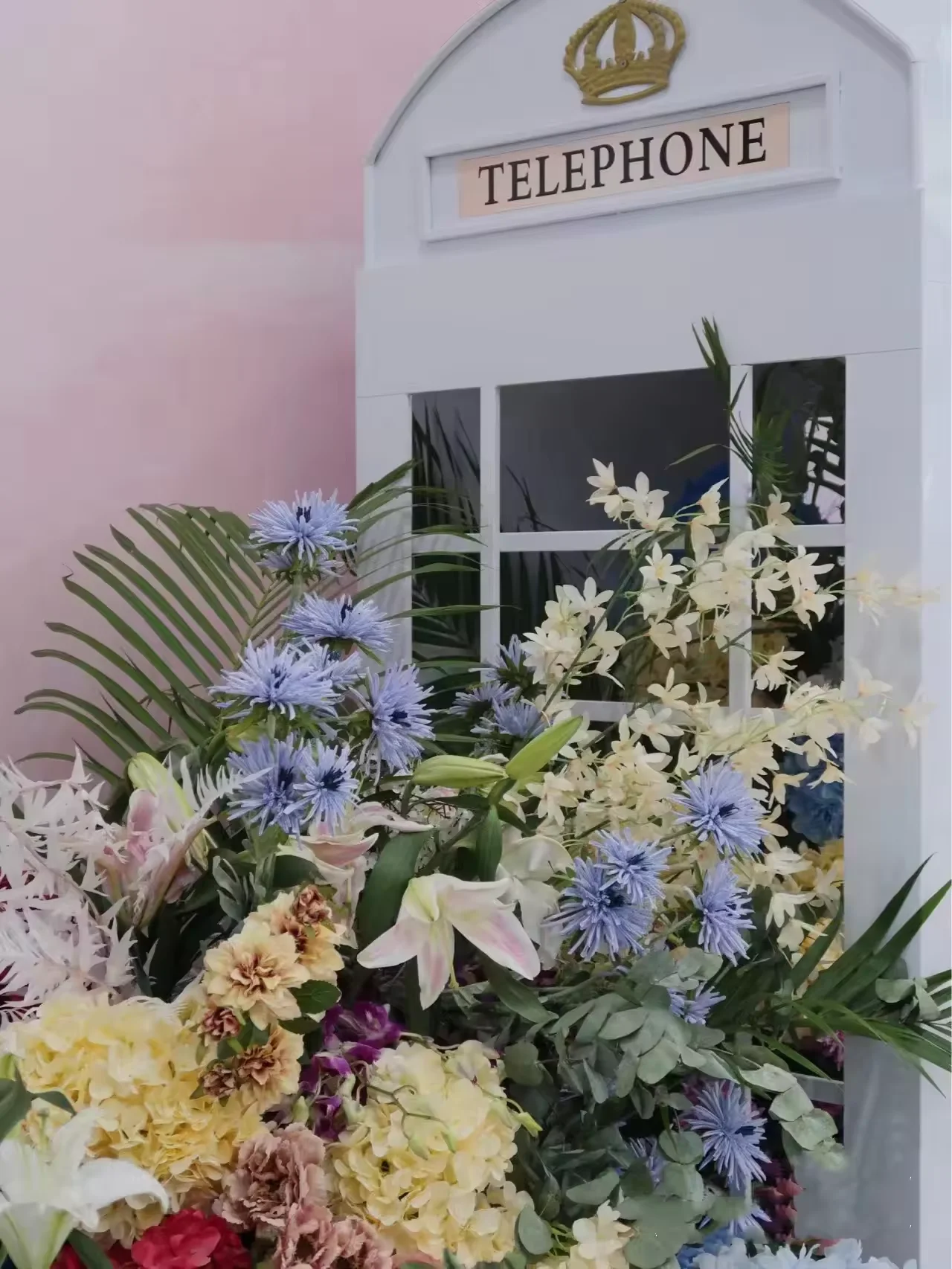 Outdoor pink red antique phone booths streetscape london wedding decoration  british telephone booth