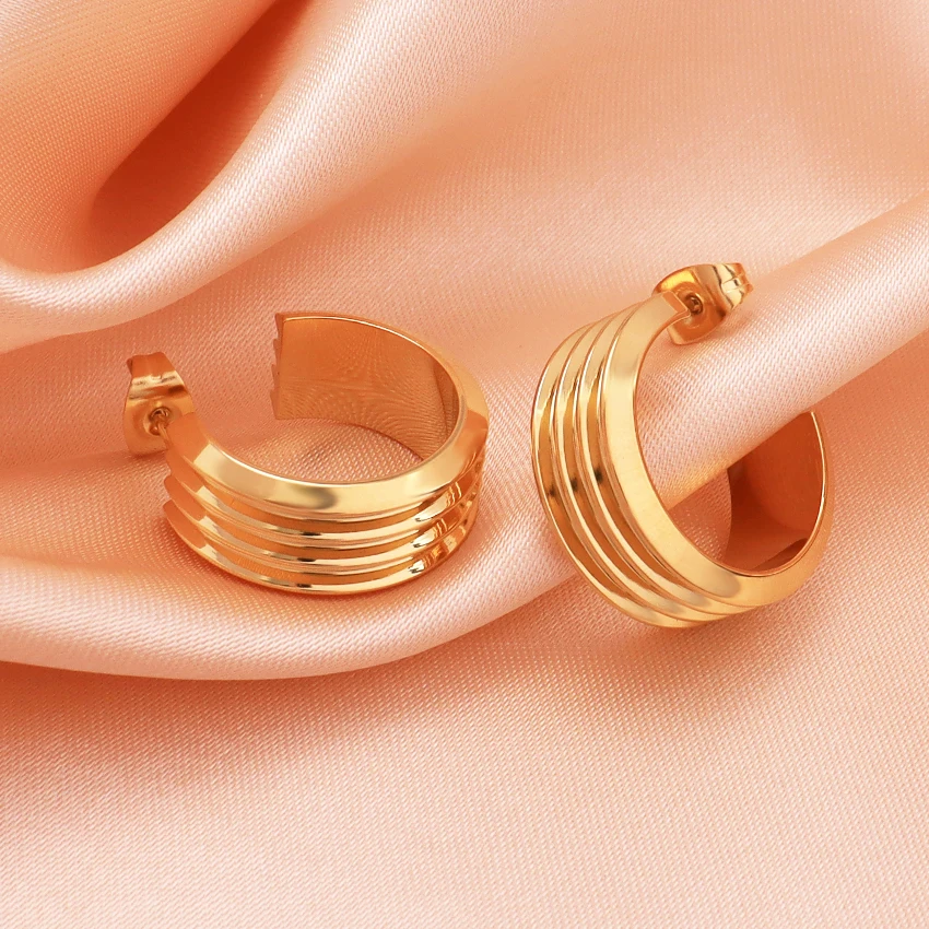 Luxury Stainless Steel 18k Gold Plated Round Hoop Earrings Minimalist Waterproof Striped C- Shape Chunky Earrings For Women