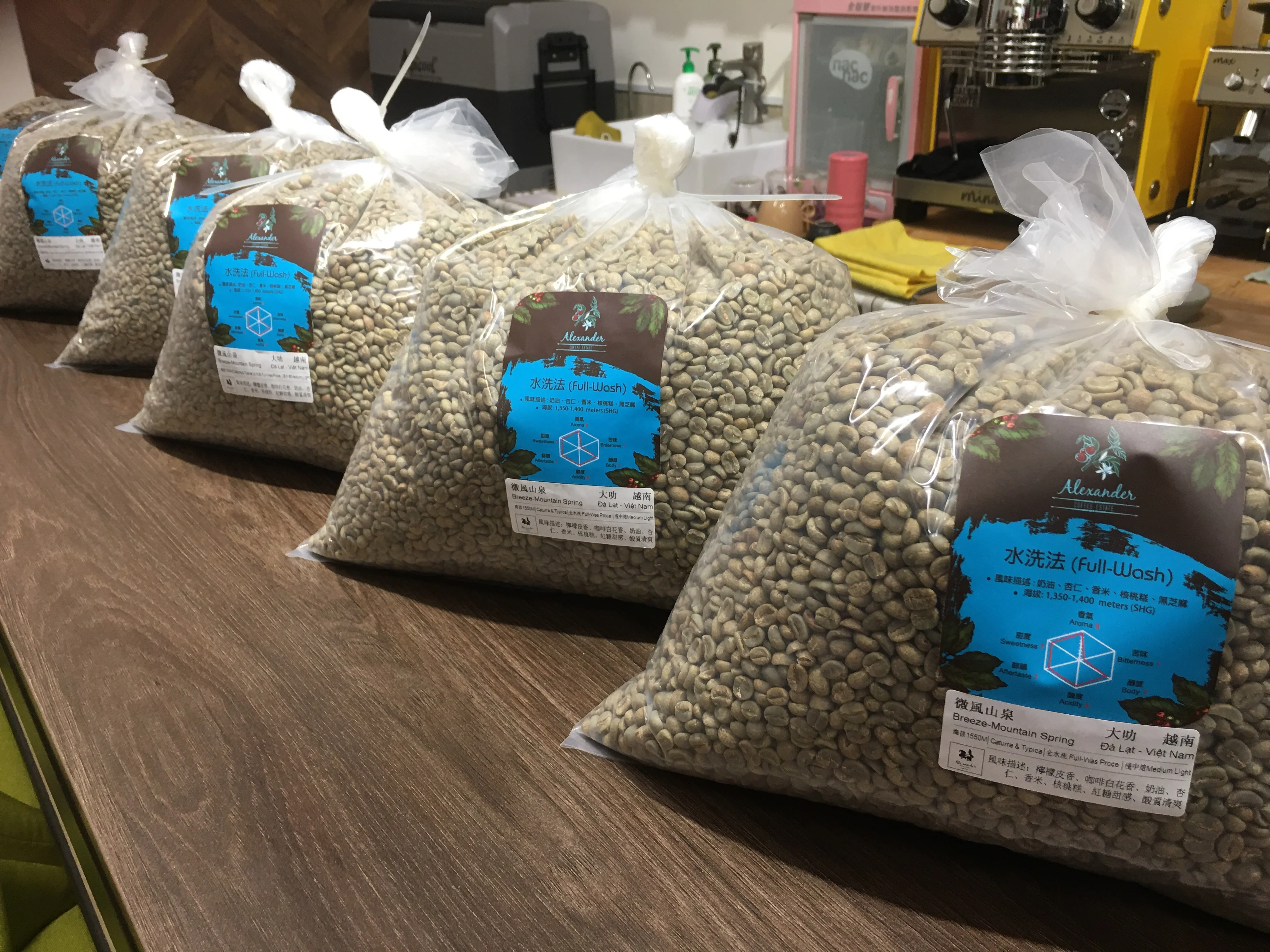 
Wholesale Specialty High Quality Full-Wash Processed Arabica Green Coffee Beans from Vietnam Da Lat 