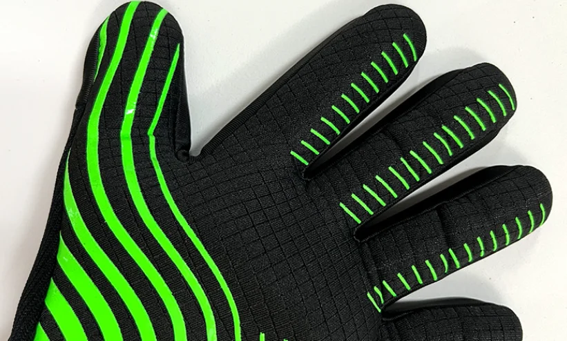 Custom high Quality Latex Protective Professional Kids Soccer Goalkeeper Gloves With Kids Finger Protection