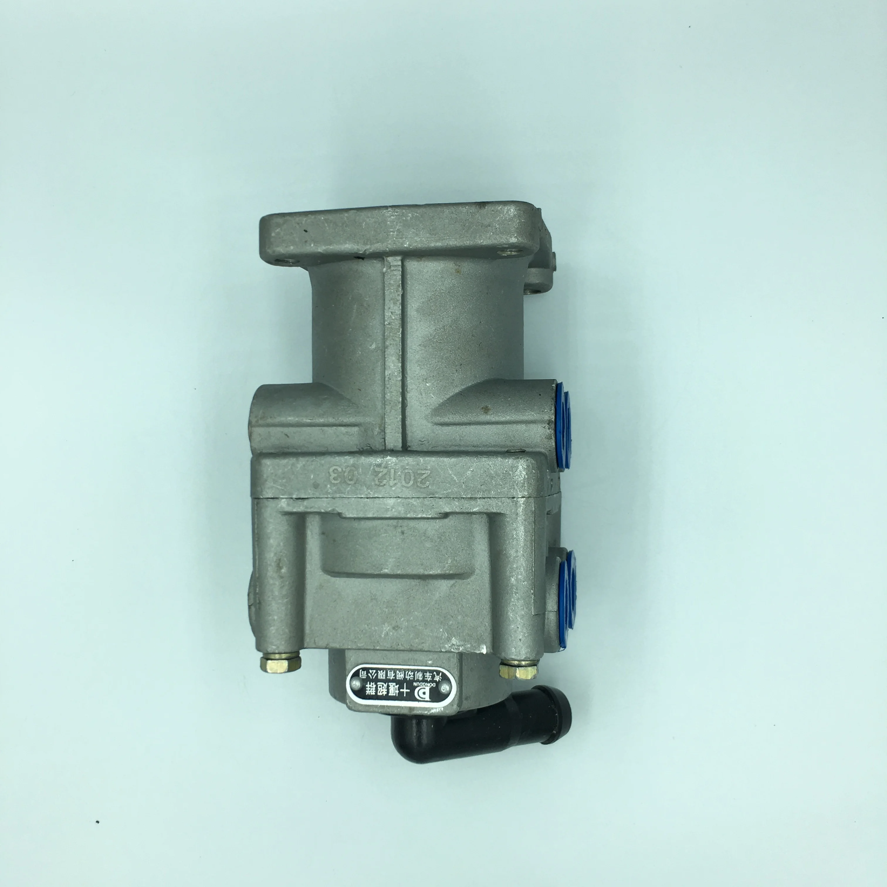 Manufacturer sales of high quality two - chamber brake valve and brake total cylinder for YUEJIN