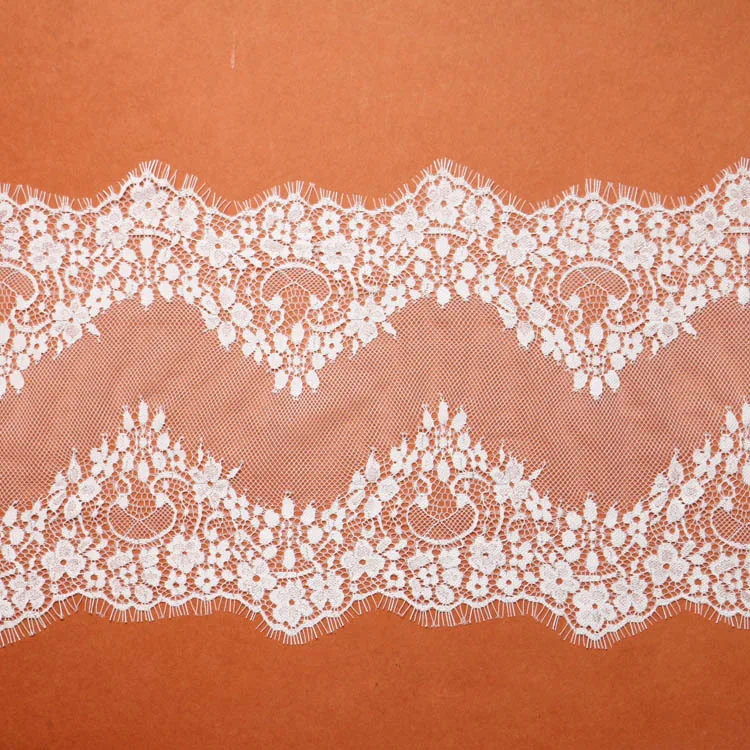 Соблазнительное нижнее белье с французским кружевом