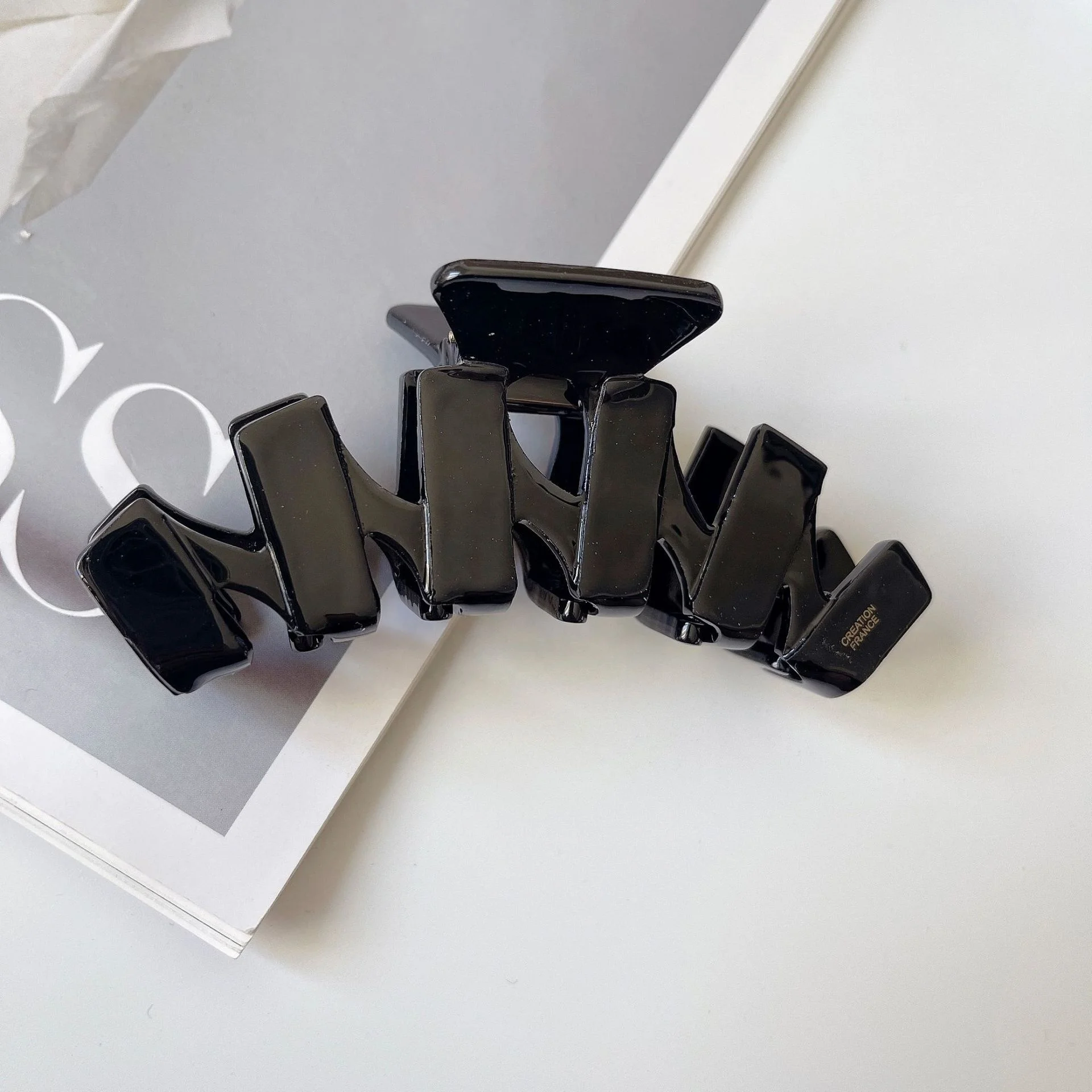 Custom Logo And Color Fashion Big 10.5CM Acetate Hair Claw Clip Lady Elegant Hair Accessories Claw Clips For Women