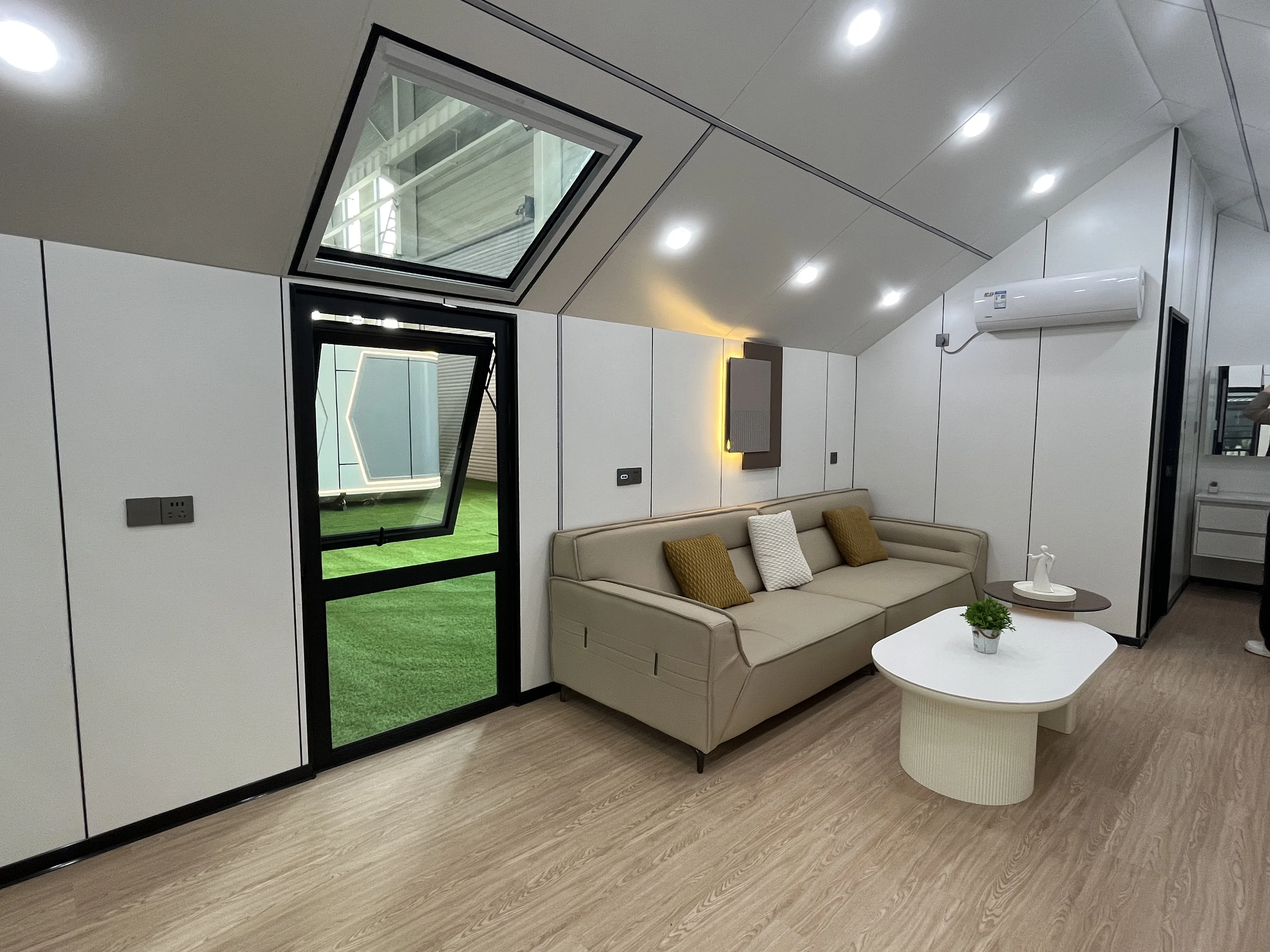 China Luxury Modern Design Prefabricated Light Steel Villa & Apartments Steel Structure Container House Building