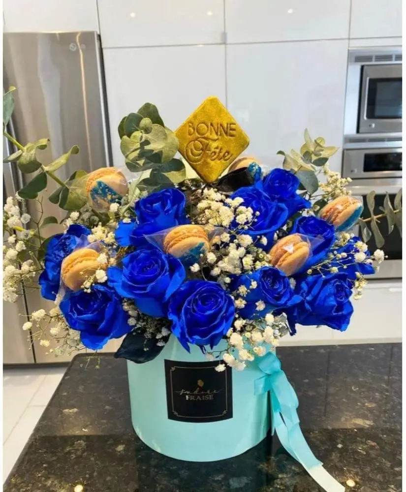 Teal Luxury Flower Box Round Gift Box with Ribbon and Clear Lid Custom Chocolate Candy Strawberry Packaging Boxes