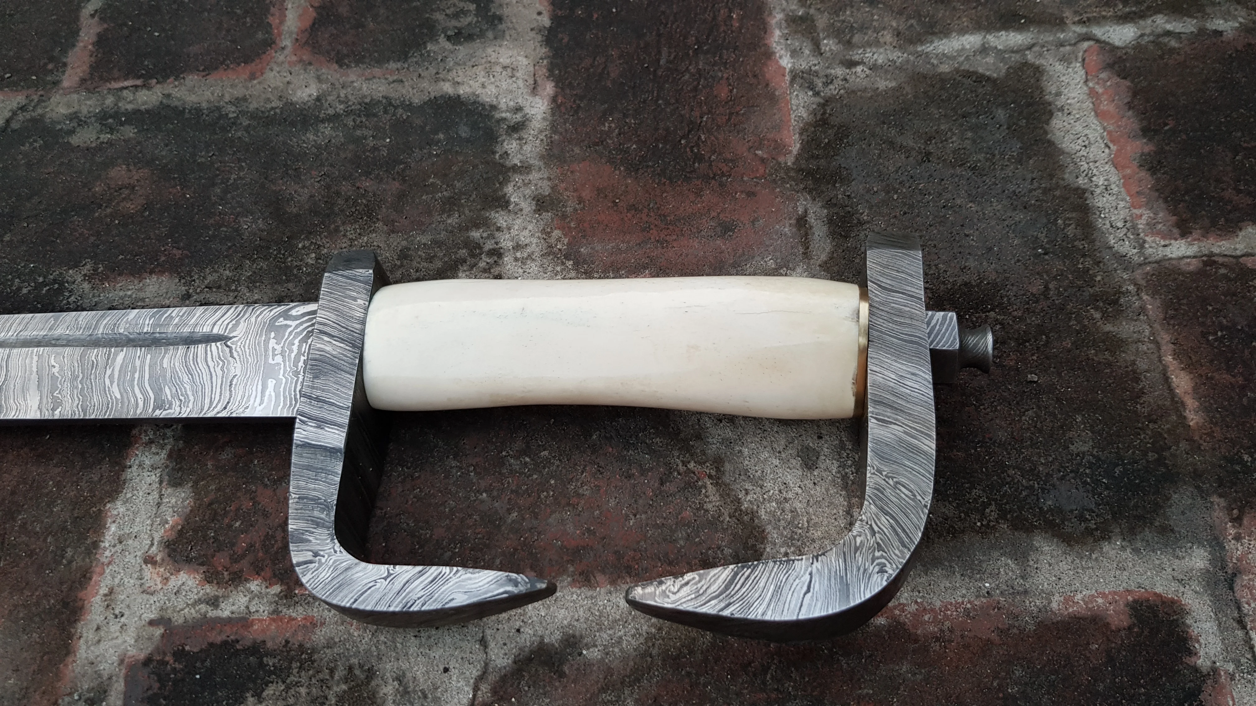 
Damascus steel spartan sword with leather sheath , viking style sword 