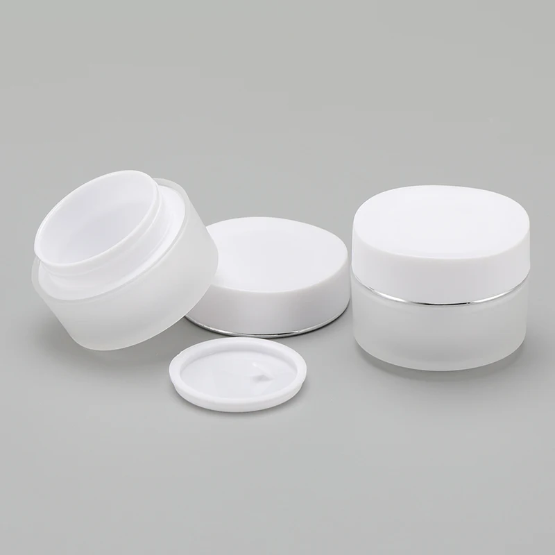 Wholesale white simple silver rim PP plastic cosmetic packaging container empty cream jar