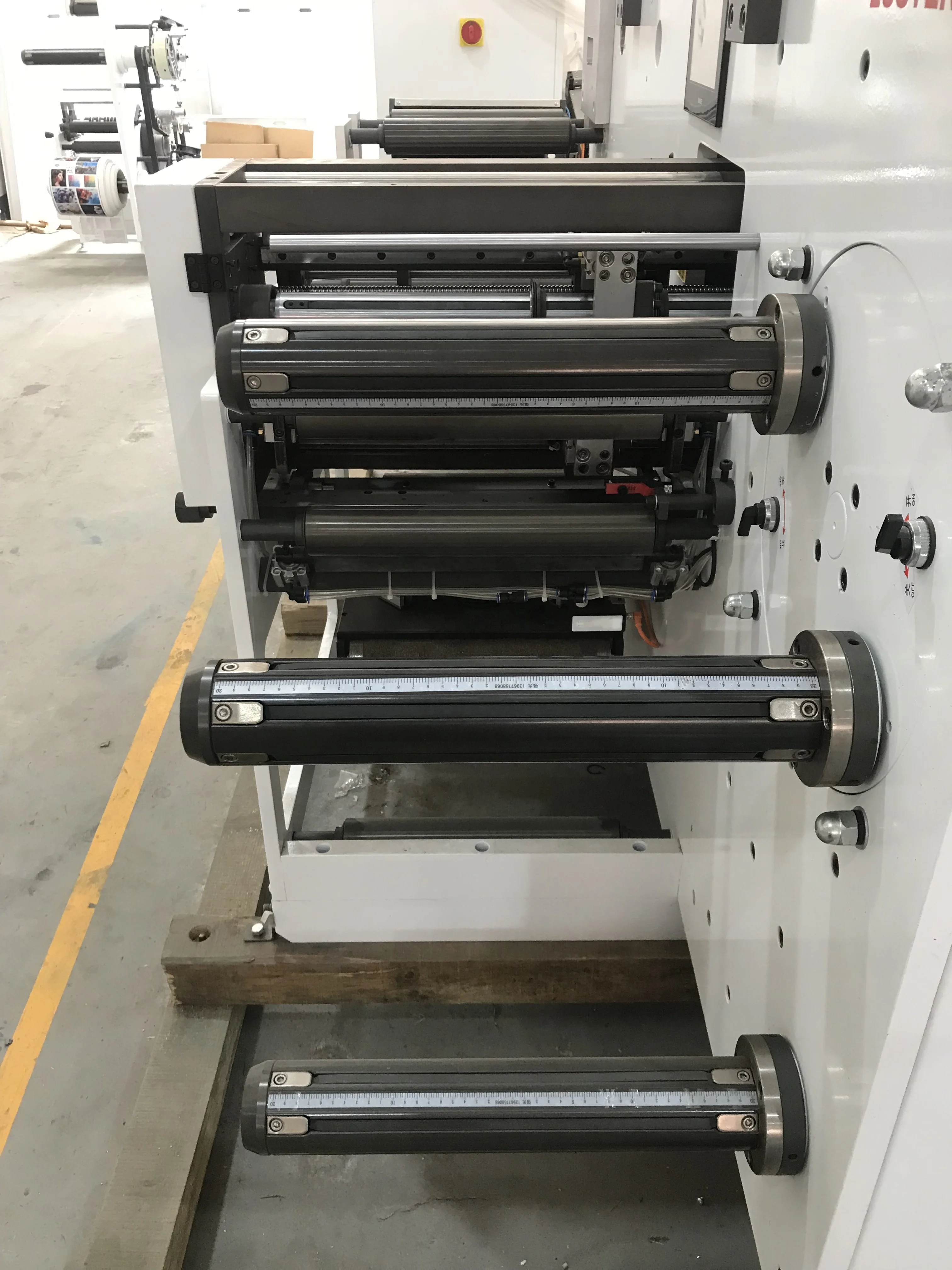 High speed label servo roll to roll label inspection slitting rewinding machine with turret rewind