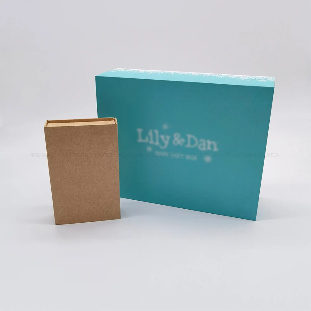 Custom-made green gift box in collection with personal logo