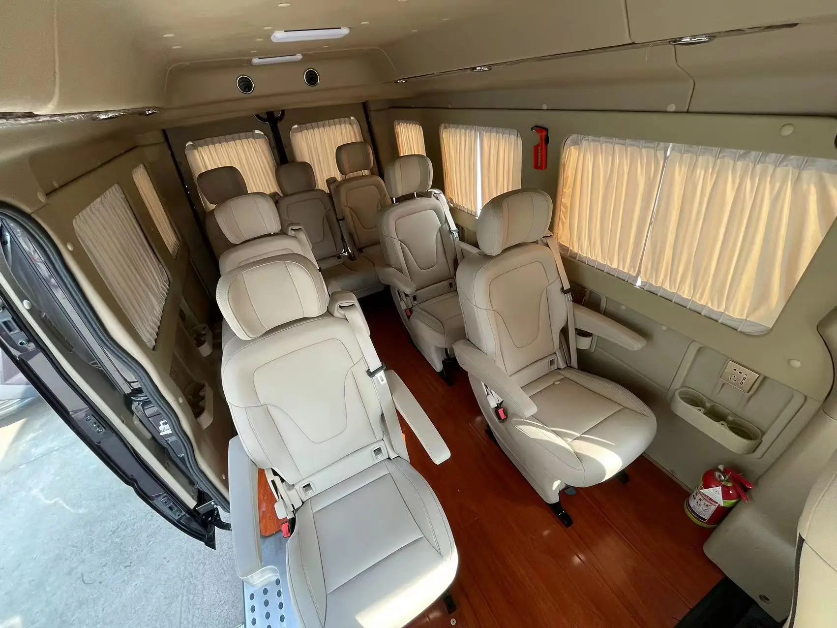 30% deposit of brand new luxury Dongfeng diesel powered 9-seater VIP tour agency passenger transport shuttle van on sale