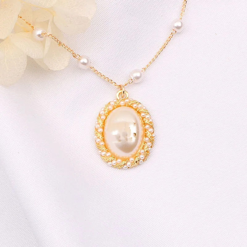 Small three-dimensional shape inlaid pearl pendant necklace simple double C long chain sweater chain jewelry