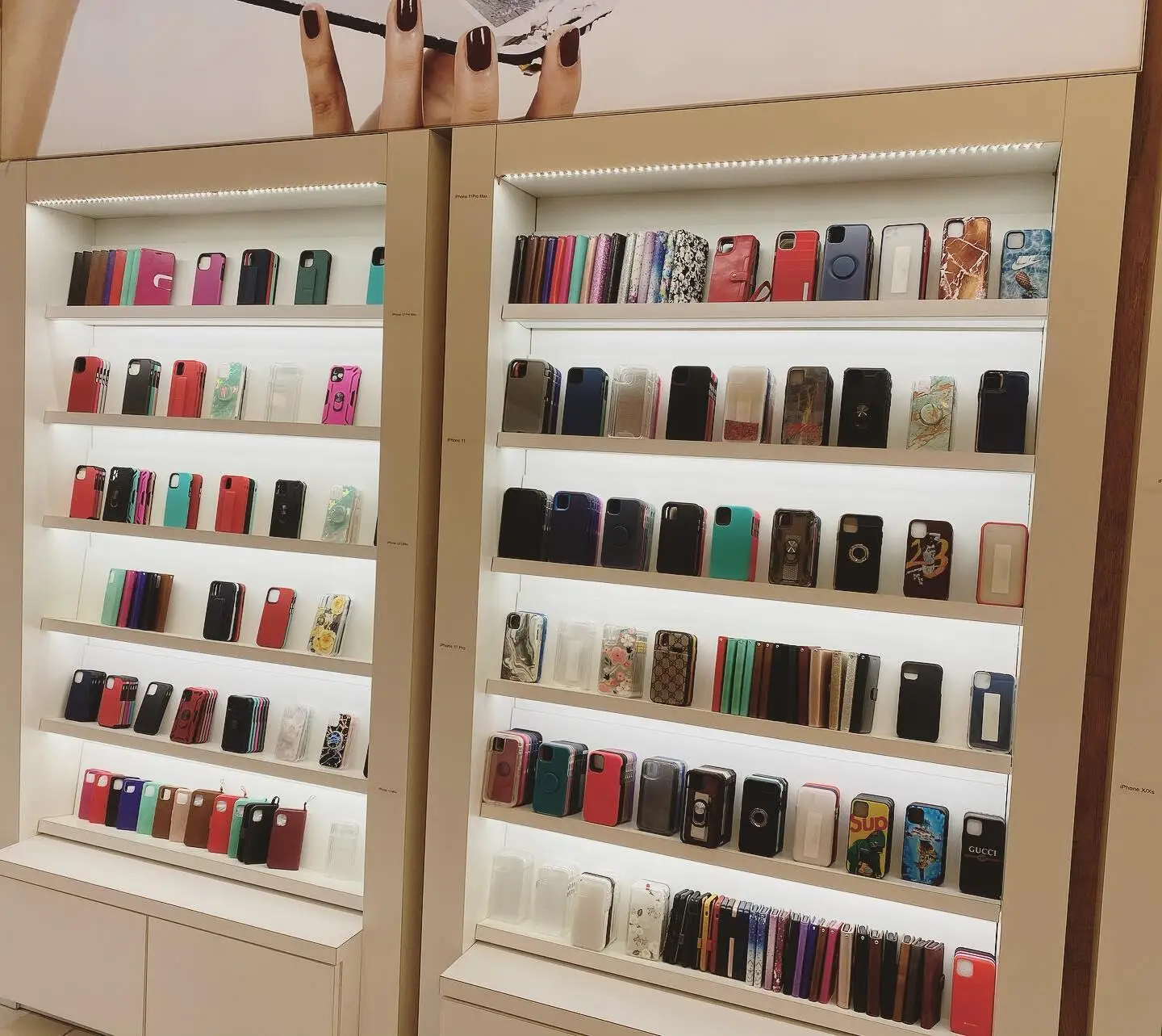 2024 Modern Mobile Shop Design Glass Show Case Display Gloss White Phone Display Cabinet