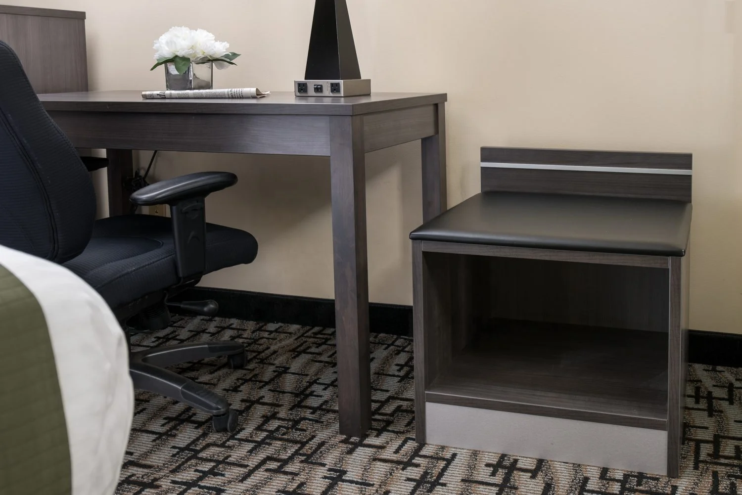 Cheaper 3 Star Best Western Crown Inn & Suites Wooden Commercial Hotel King Bedroom Set Furniture
