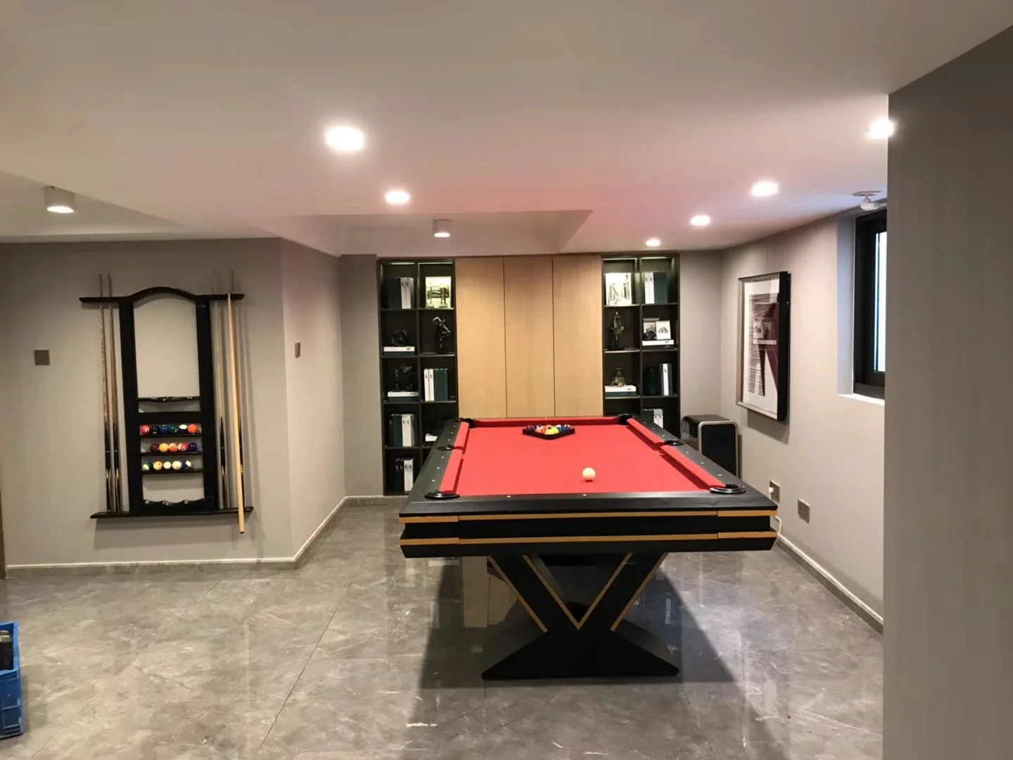 Professional Strong Adult Games Billiard Pool Table with FU Snooker & Billiard Balls on Sale