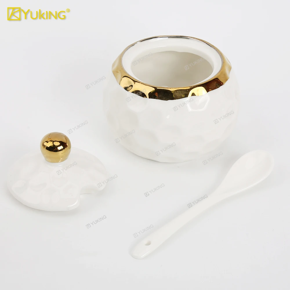 Creative kitchen Porcelain storage jar set Salt And Pepper Shakers Oil jar Set Ceramic Seasoning Tank Set for Kitchen Restaurant