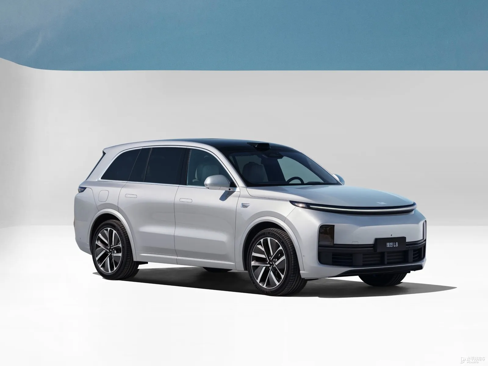 Efficient Hybrid Power Spacious Cabin Advanced Safety Smart Features The Ideal Choice Li Auto L8 SUV  Cars