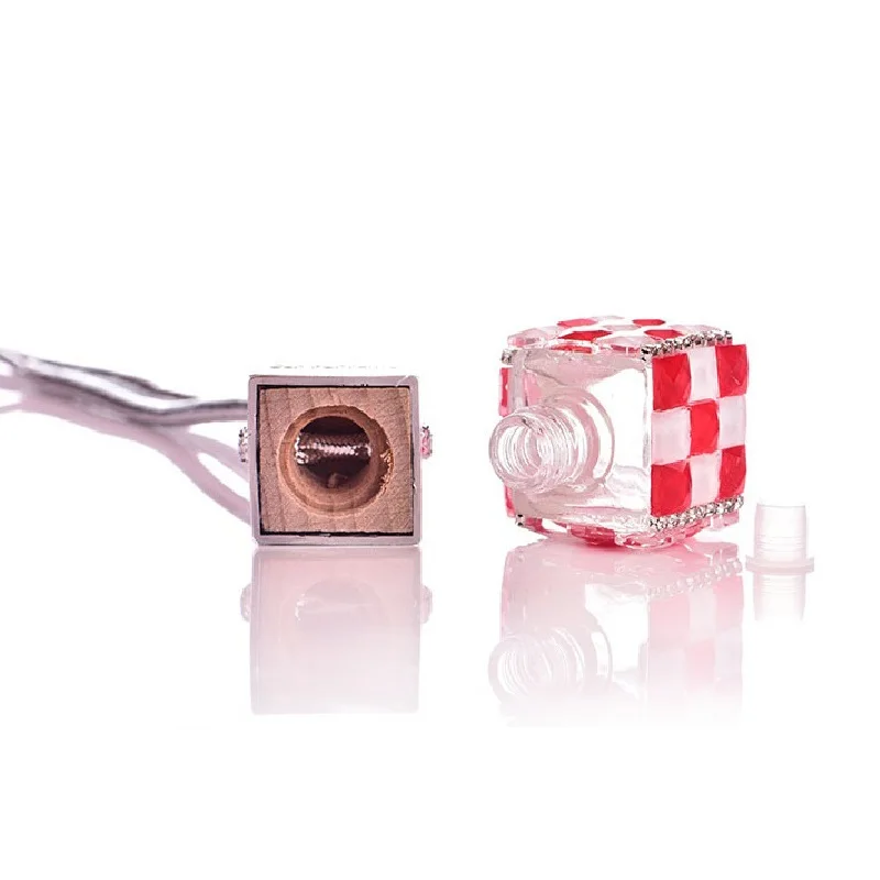 Innovative Diamond Crystal Car Perfume Bottles Perfume Pendant with Hang Rope Gold Silver Cap For Car Decorations Air Freshener