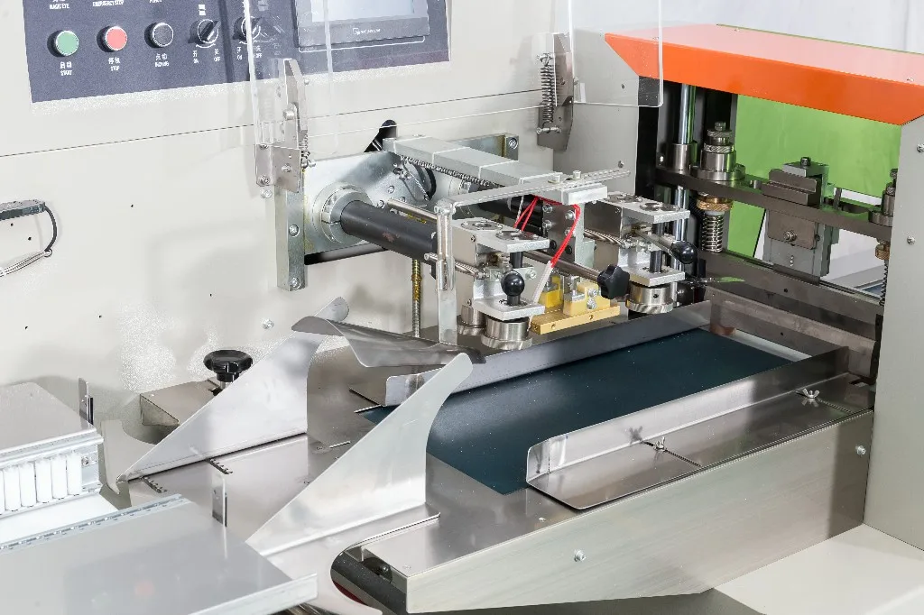 
automatic flow packing machine for vegetable with CE 