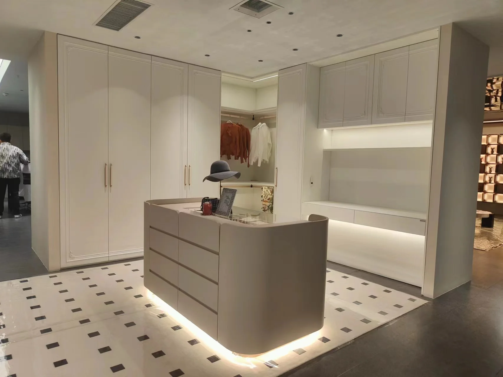 Lacquer L shaped modern walk in closet custom design clothes storage wood bedroom furniture cupboards wardrobe bedroom closet