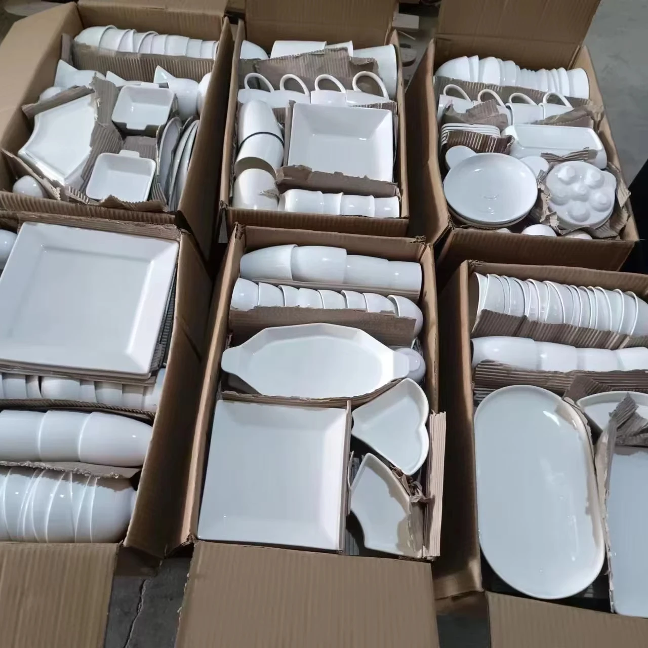Заводская оптовая продажа дешевые запасы белый фарфор керамическая тарелка чаша кружка и так далее тонной
