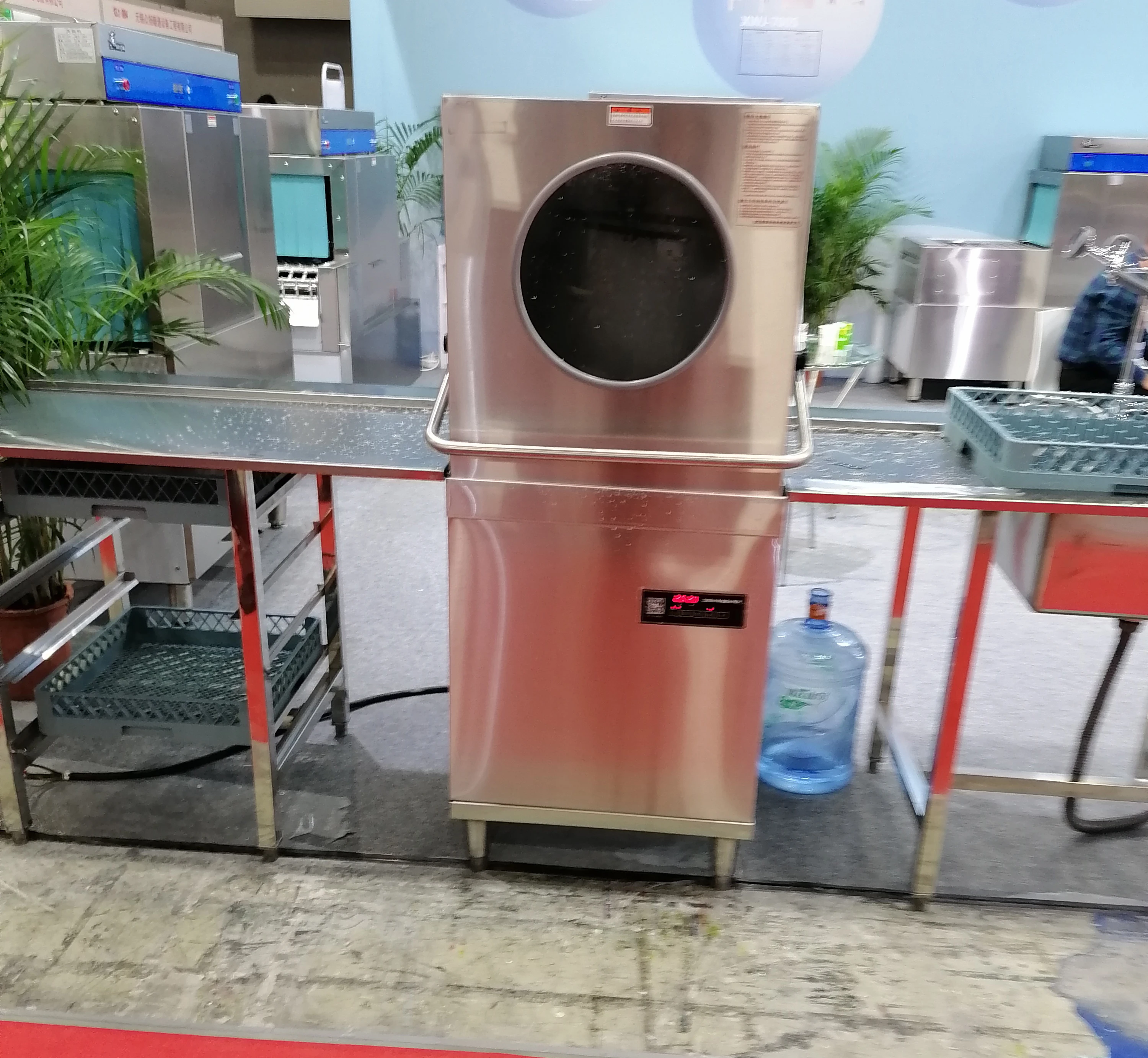 Guangdong автономная Автоматическая умная Коммерческая посудомоечная машина типа