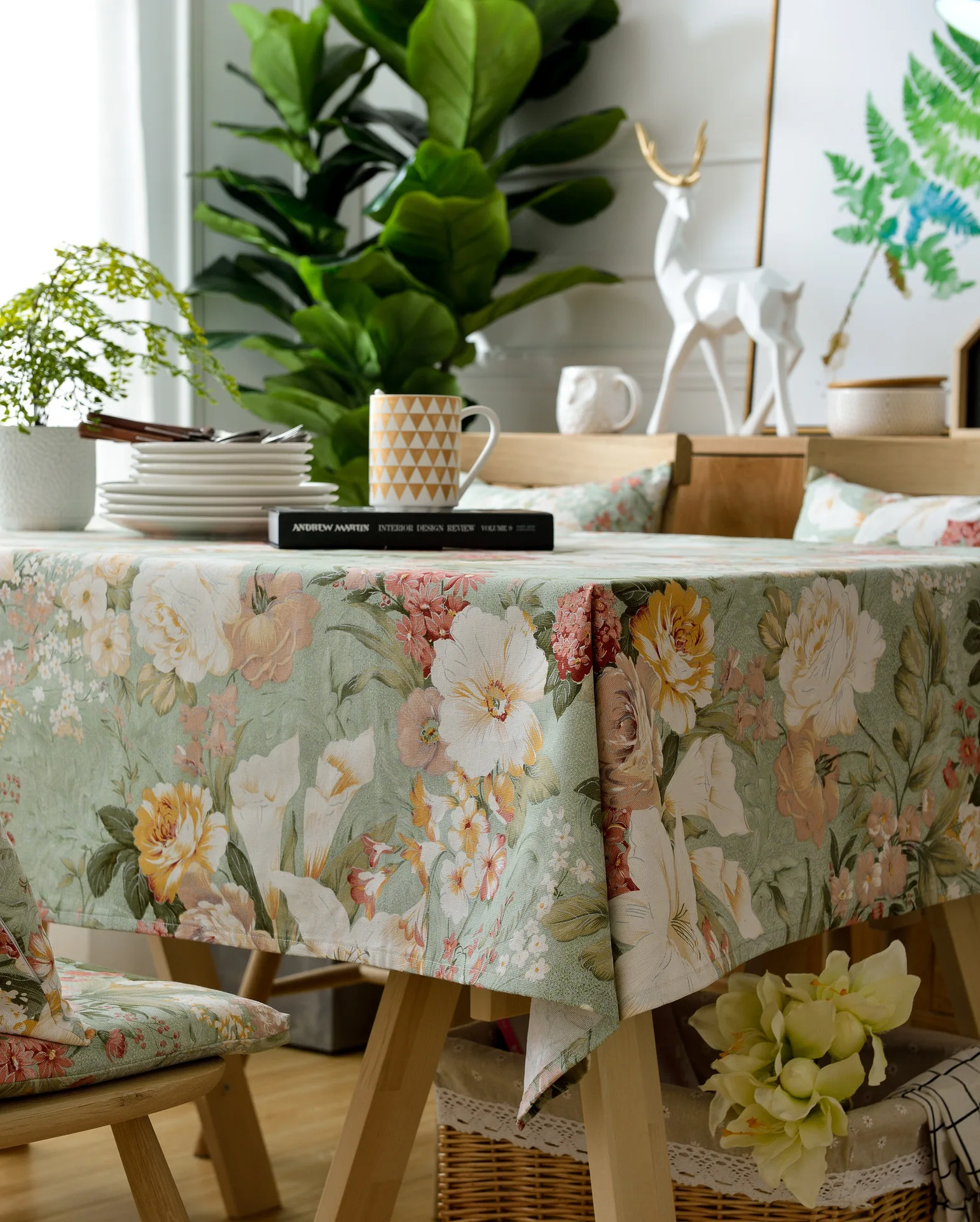 Handmade Modern Floral Tablecloth round Waterproof Fabric PVC Simple Printed Coffee Table Cloth for Outdoor Banquet Wholesale