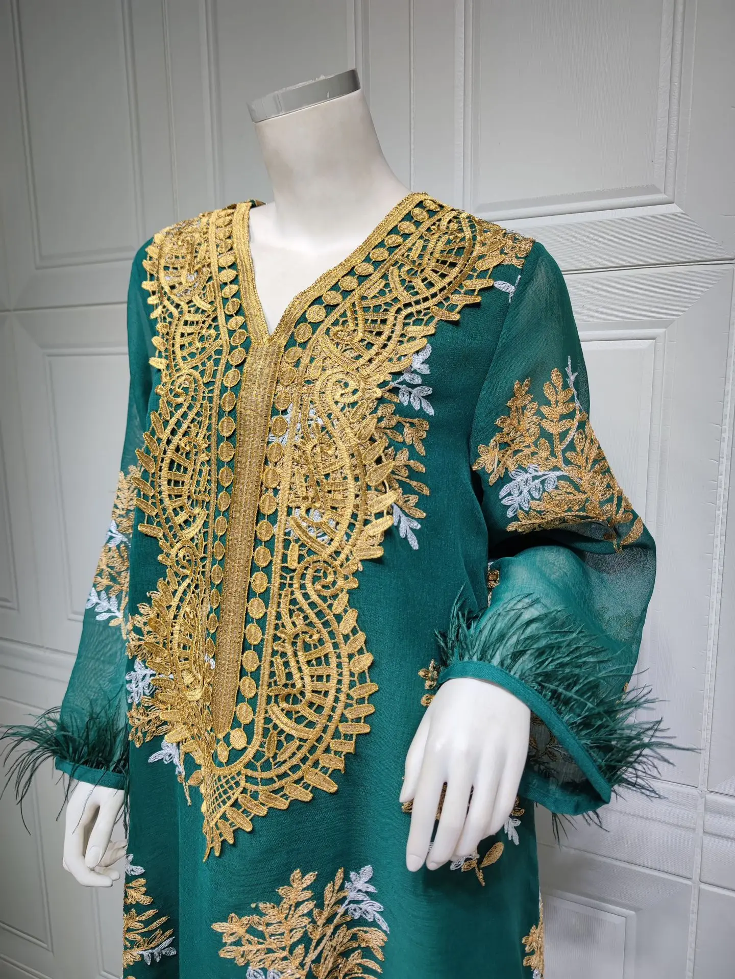 LYZAB214 2022 Muslim Summer New Middle East Dubai Wedding Embroidered Ostrich Gold Lace Islamic Abaya Dress