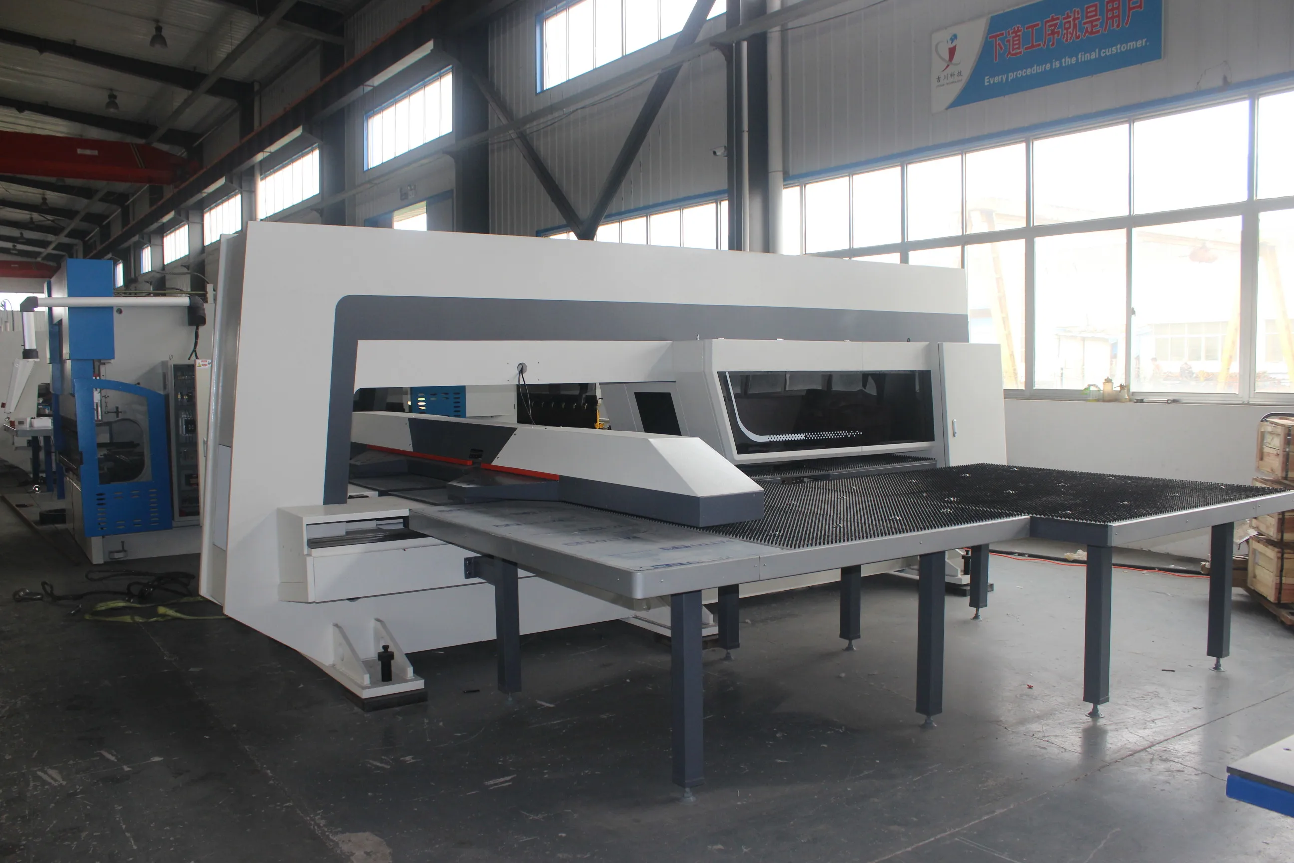 HOT Product Servo Type CNC Turret Punching Machine