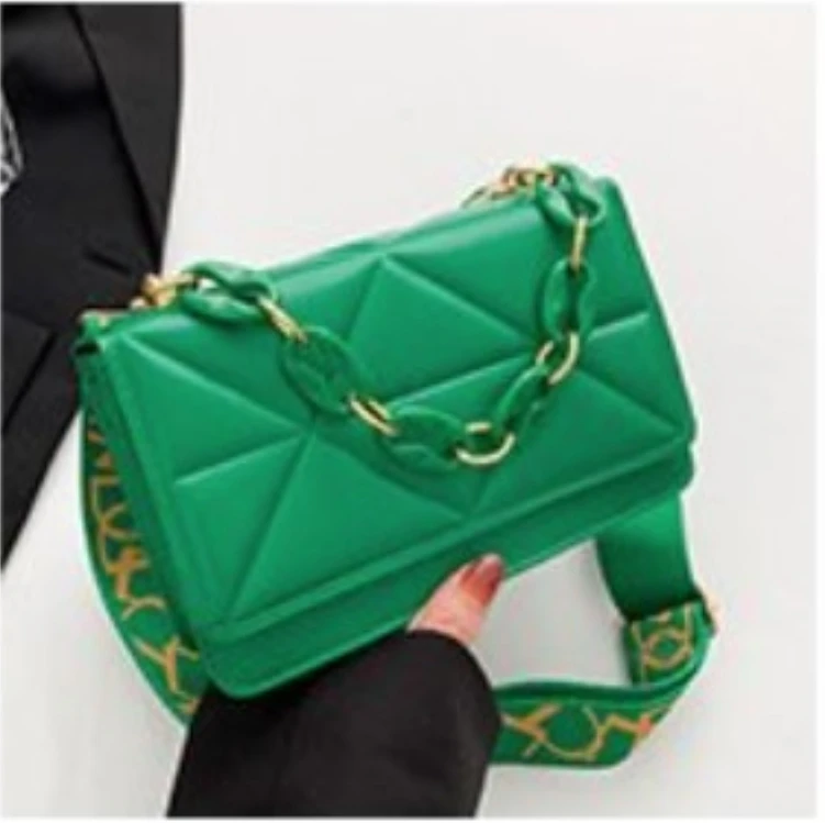 Vintage Style Shoulder Bag with Wide Shoulder Strap and Western Thick Chain Simple and Fashionable Casual Handbag for Women