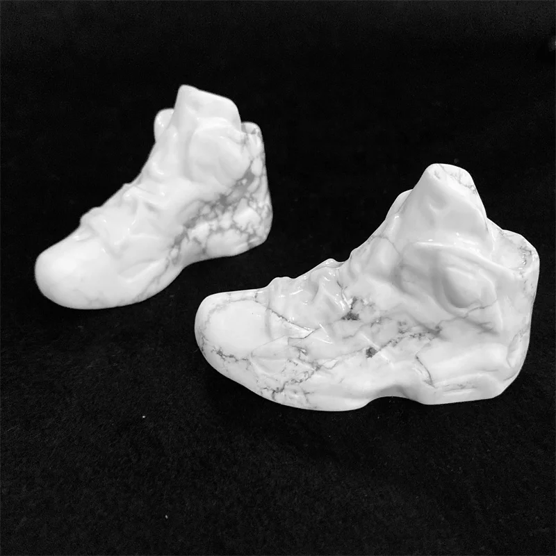 Hot Sale Natural Crystal Carving Shoe Howlite Carved Shoe For Gift Fengshui