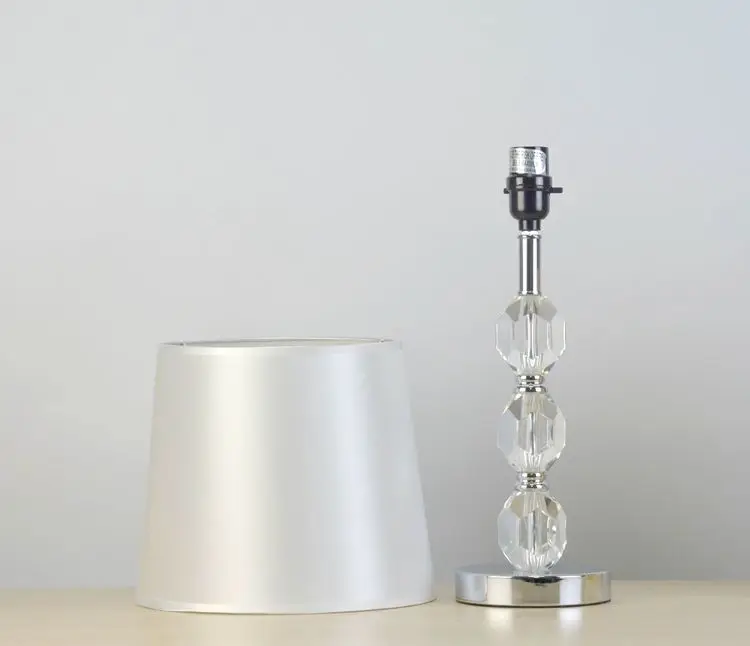 Wholesale Luxury Acrylic Ball Base Bedside Table Lamps Modern Design Home Decor Metal Table Lamp