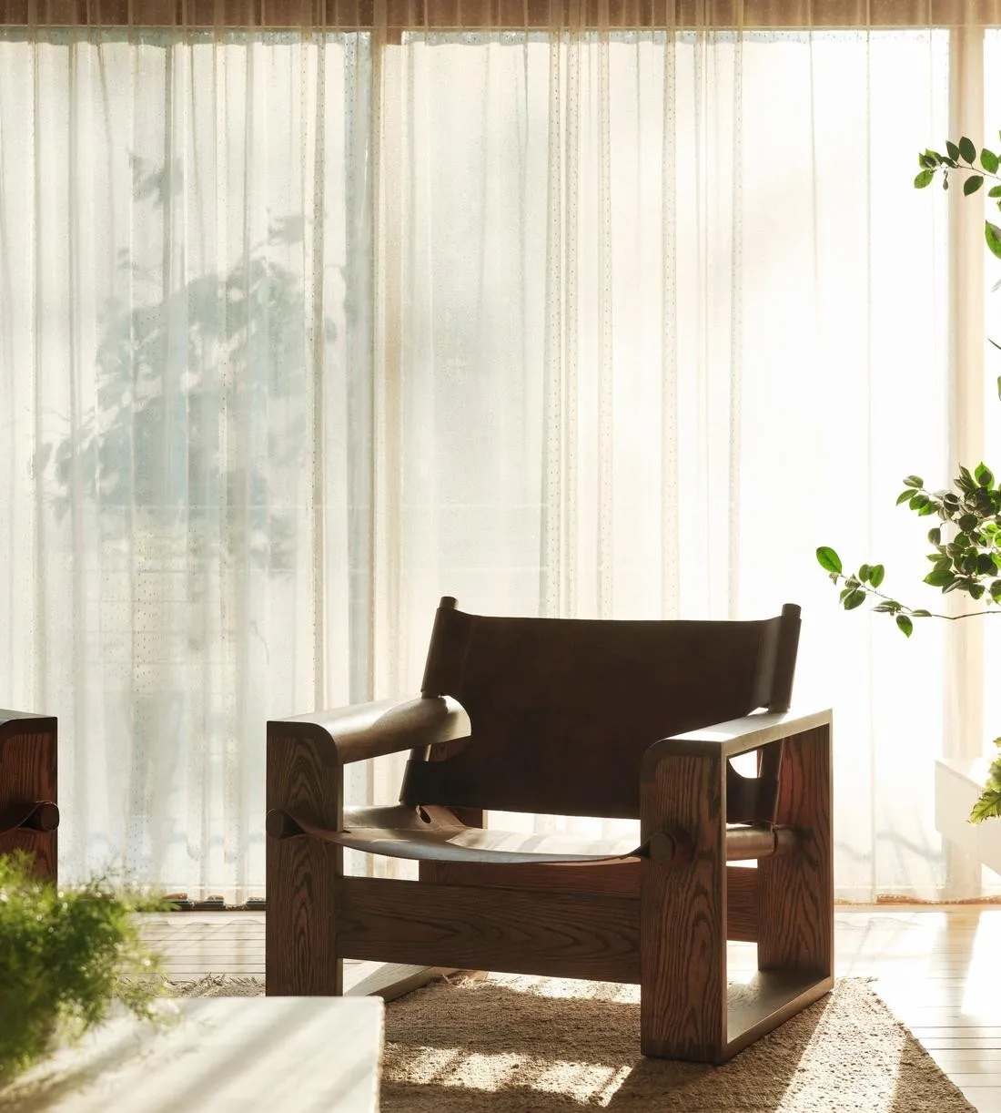 Contemporary Luxury Gabriel Armchair Modern Solid Wood Saddle Leather Upholstered Accent Chair Home Living Room Bedroom Hotel