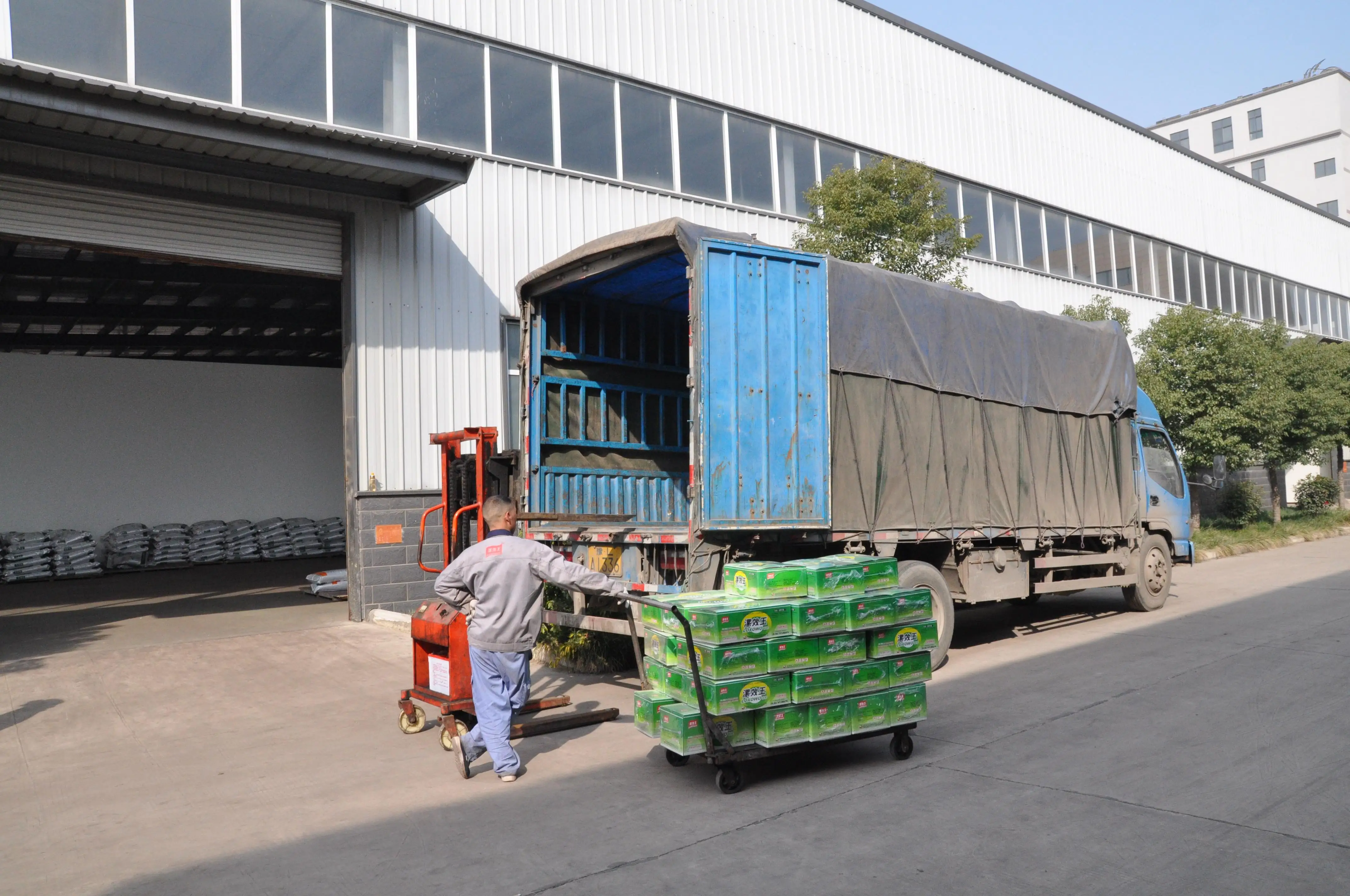 Factory wholesale kinds of foliar fertilizer for high yeild instead of top dressing humic acid 100% soluble Npk fertilizer