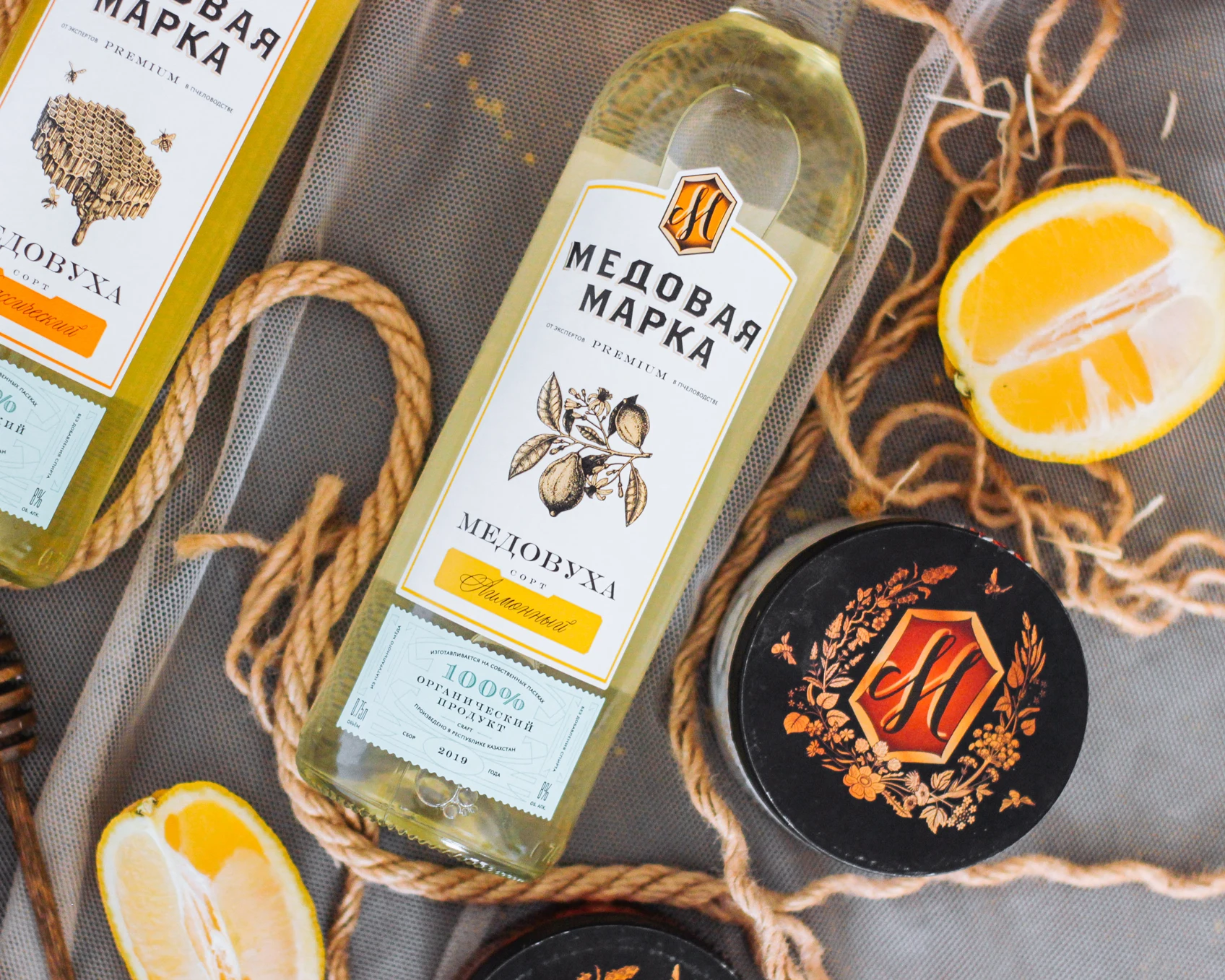 
Honey Mark Mead Drink Bottled Alcoholic Beverage with Sweet Honey Scents 