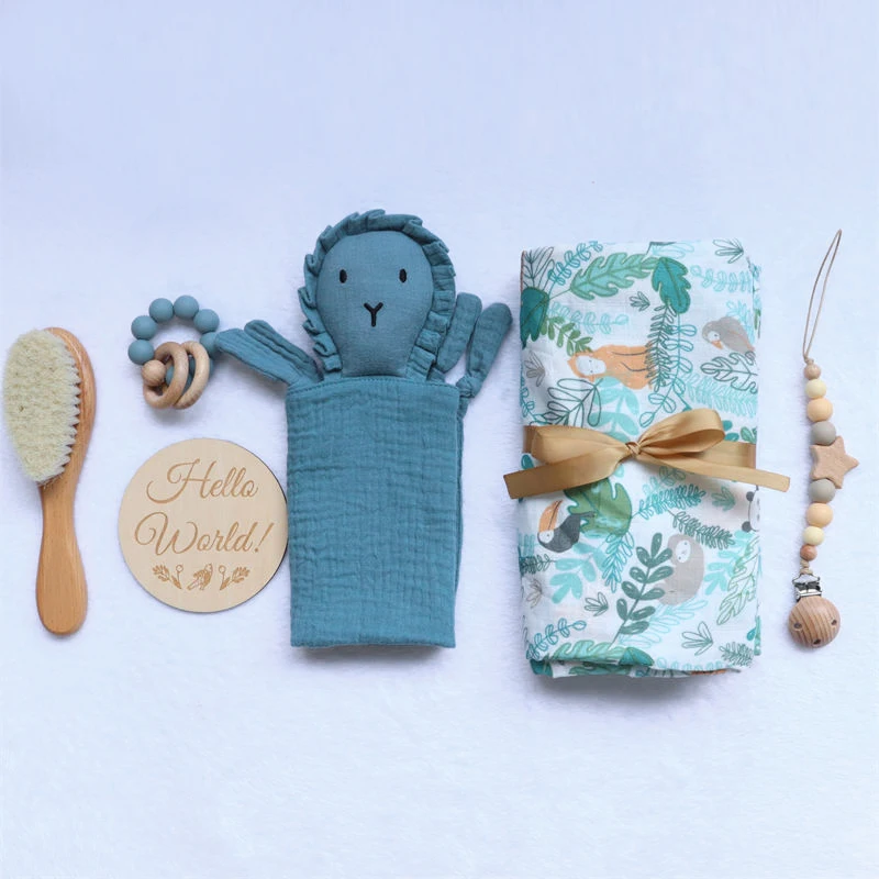 Customized Lion Cotton Yarn Comforting Towel Cute Shower Gift Set Milestone Muslin Blanket Baby Gift Box Set Newborn