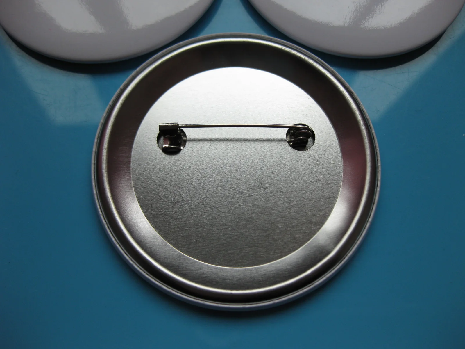 Fashion Tinplate Personalized custom round Tinplate badge brooch creative LOGO used for bags,clothes