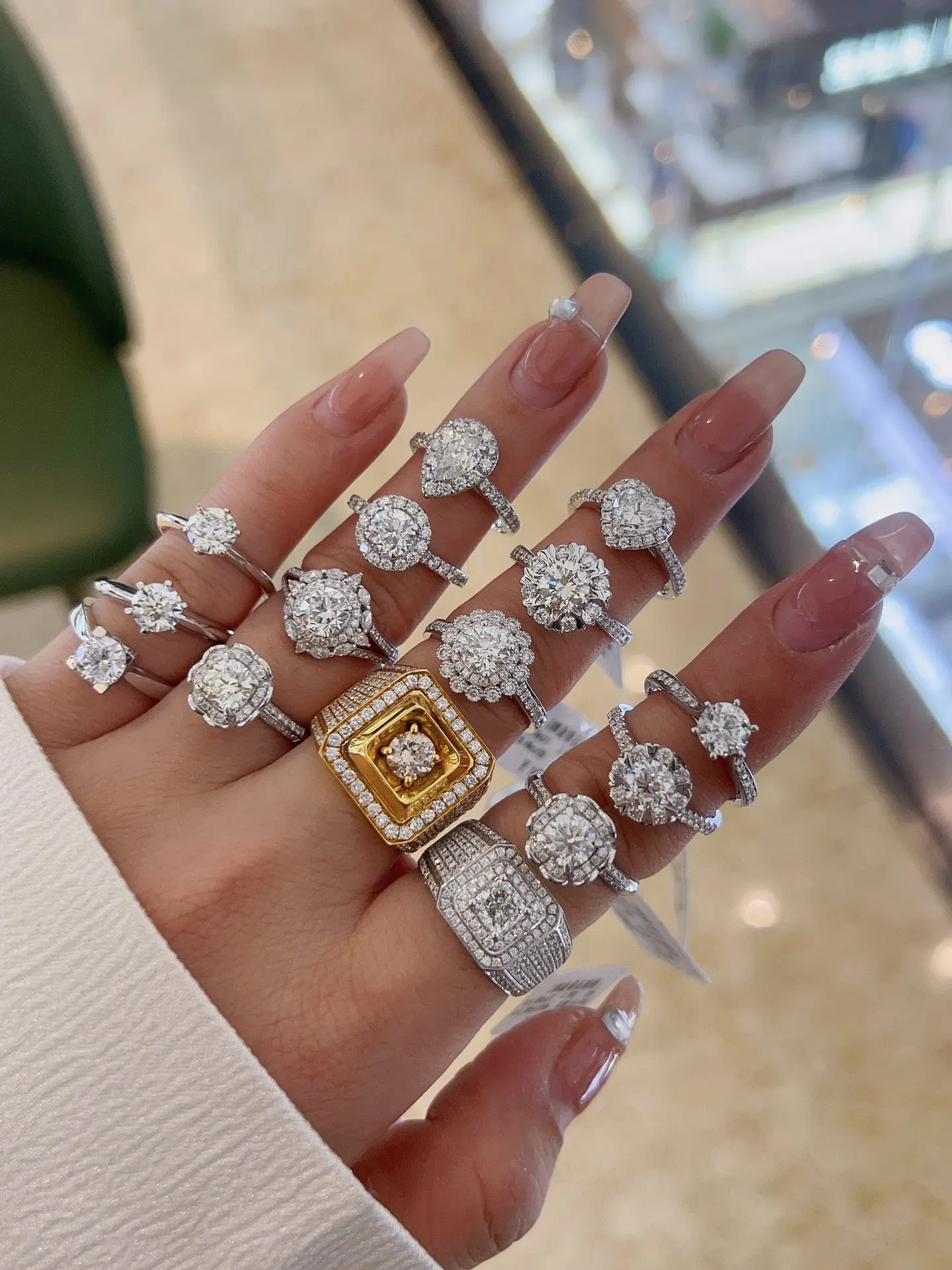 All Kinds Of Luxury Promotion Price 18K Gold Lab-grown Diamond Ring 1ct Wedding Engagement Lady Ring