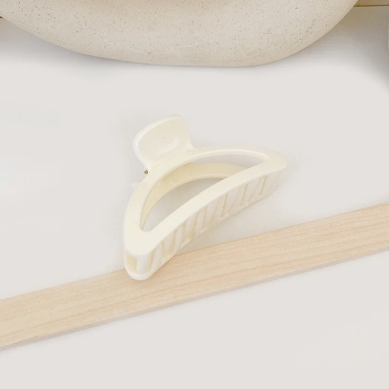 Fashion Large Plastic Matte Hair Claw Hairpins Gripping Hair Clip Acrylic Hair Accessories Claw Clip For Women Girls