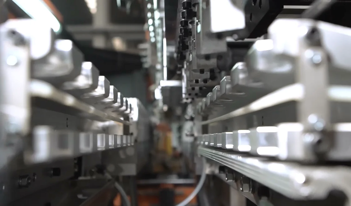 Fully auto scj-65u2x6.2g warehouse PE plastic 3 layer great water tank blow molding bottle making machine