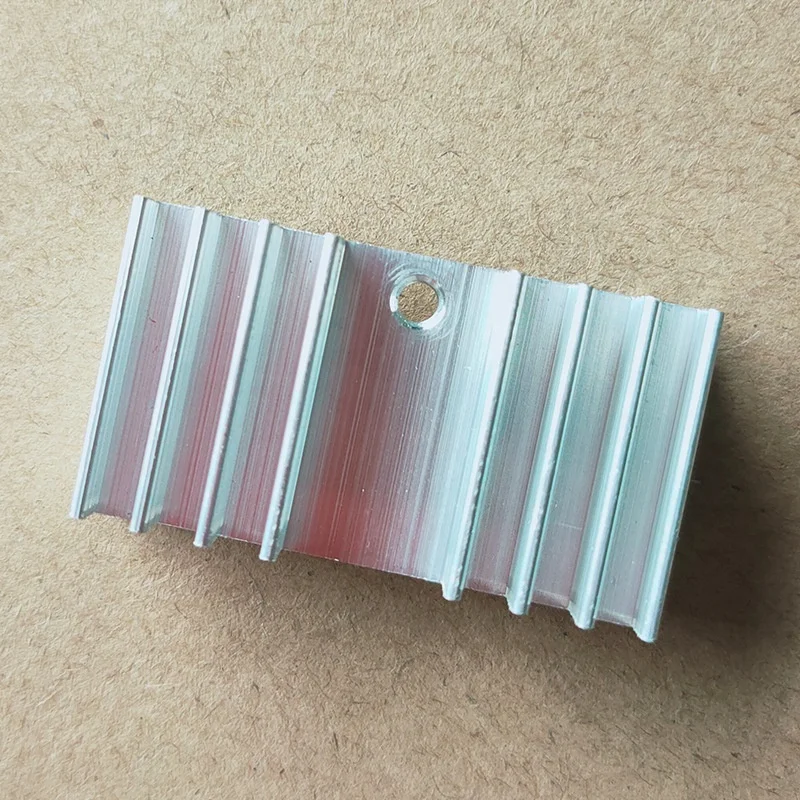 Алюминиевый теплоотвод, теплоотвод 24*15*10 мм (с штифтом) для транзисторов TO-220, высококачественный теплоотвод