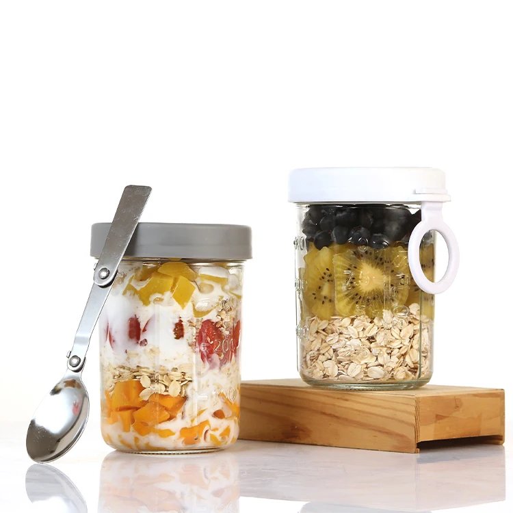 Factory price Stock 12oz glass food storage jar with colored lid and stainless steel spoon Overnight oats Mason jar