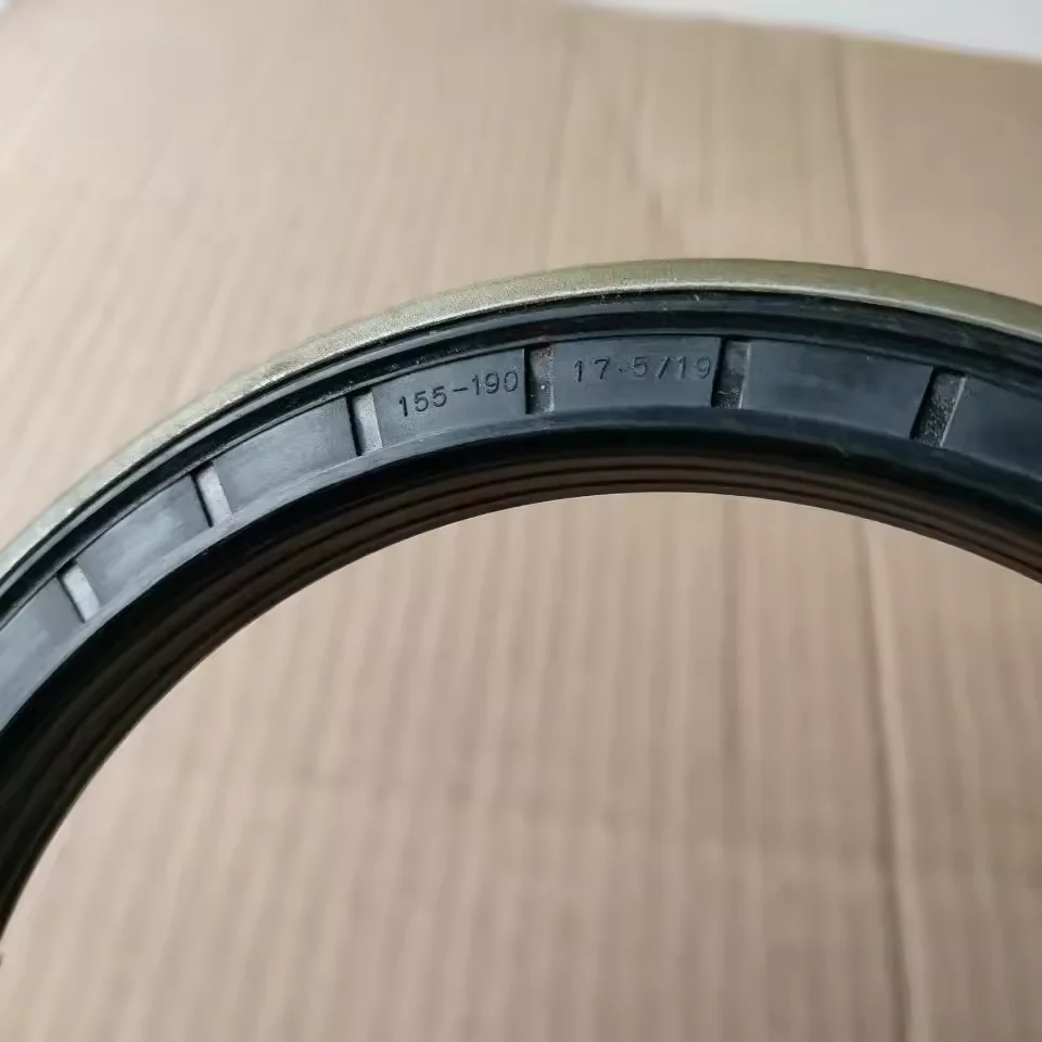 Hub box oil seal 155*190*17.5/19 truck cargo tractor trailer suitable for hub retainer oil seal OEM 12014852B suitable for DANA