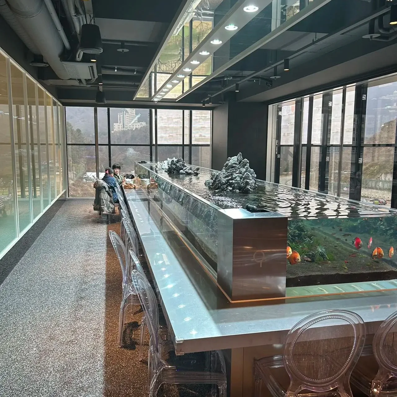 2023 Transparent large fish tank acrylic aquarium for Sea world