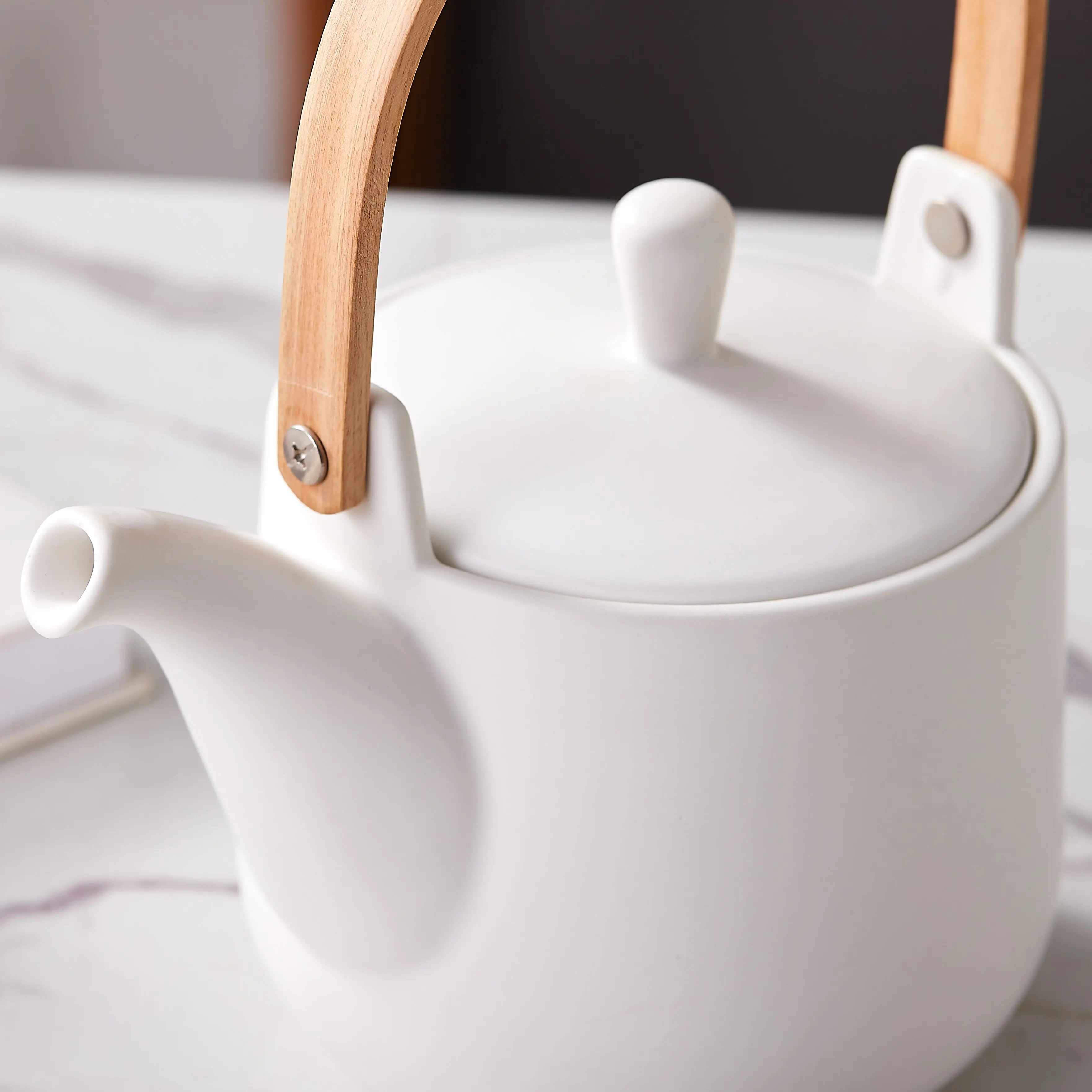 2024 modern coffee tea pot drinkware set bamboo handle design custom logo ceramic teapot