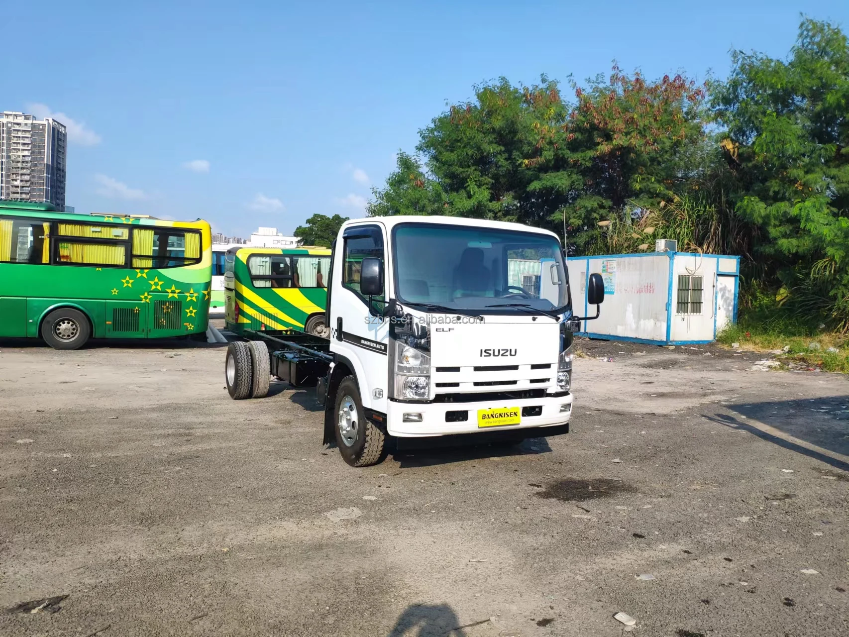 90% новый ISUZUu ELF 700P NPR дизельный грузовик 4HK1 двигатель с одной кабиной шасси на продажу