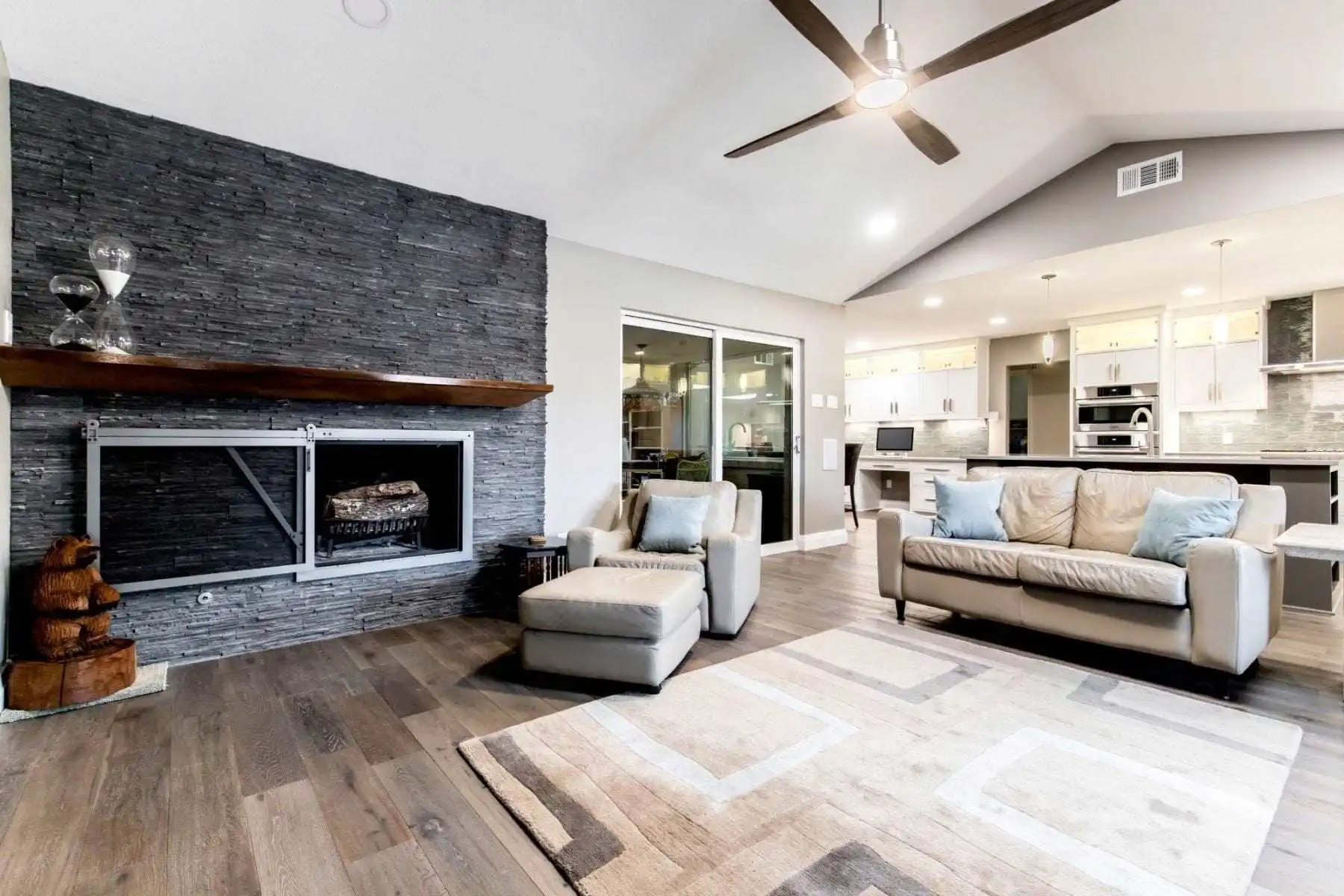 Factory Supply Black Stacked Stone For Exterior Wall Cladding, Cheap  Decorate Wall Veneer Stone+