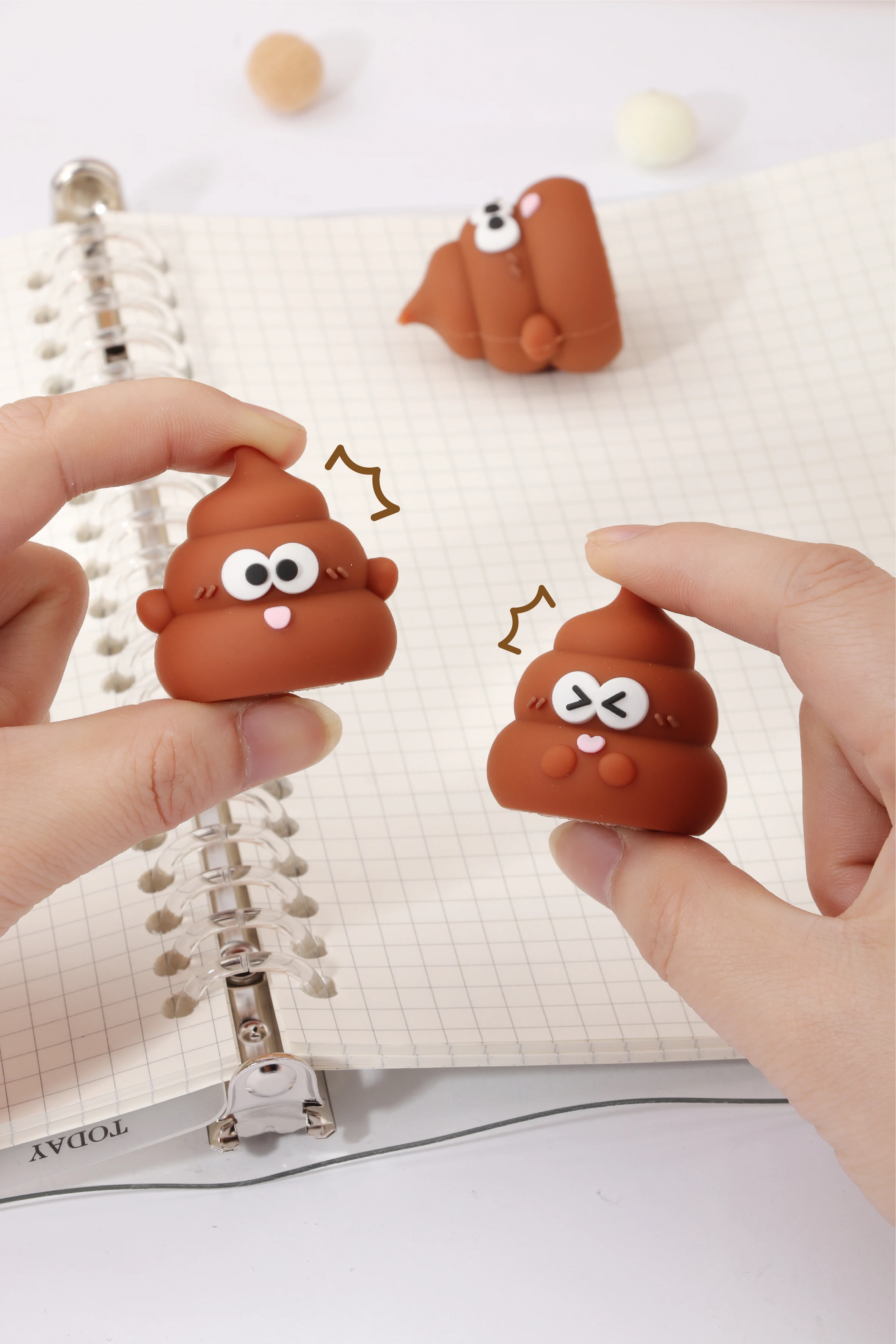 2022 офисные и школьные принадлежности оптовая продажа школьная стандартная мини-точилка для карандашей с одним отверстием ручное управление милая коричневая карандашная точилка