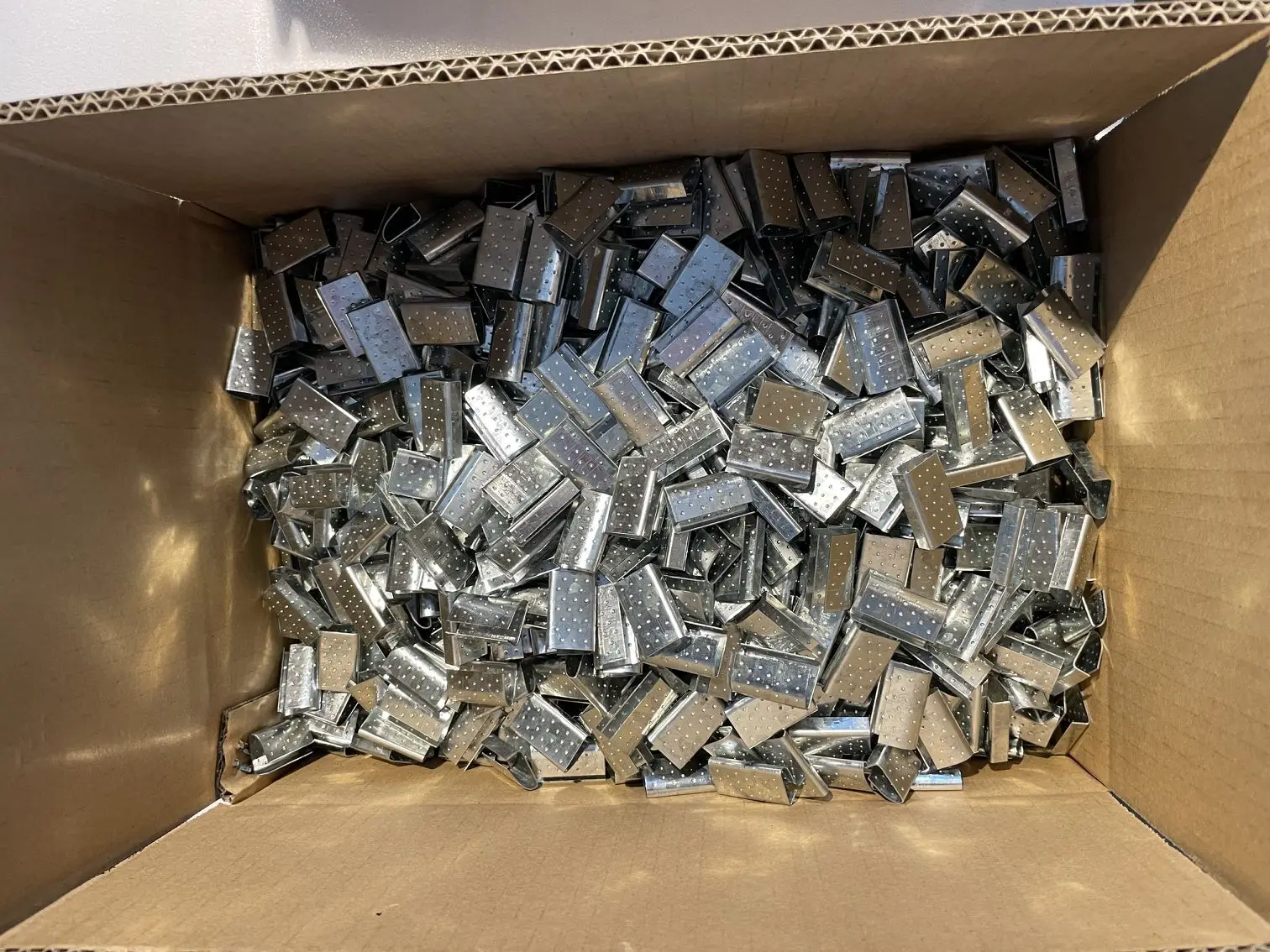 China Direct Manufacturer of Serrated Seal Clip for PP and PET Polyester Plastic Strap Buckle Packing Strapping Band Clips