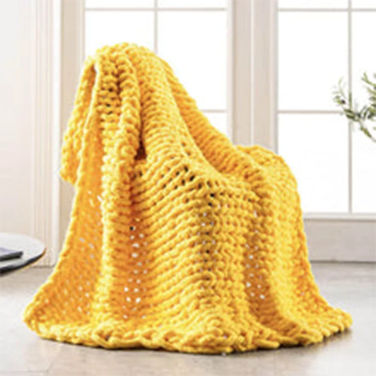 Free Small Sample OEM Manufacturer 100% Handmade Weighted Polyester Cozy Chenille Throw Chunky Yarn for Knitting Blanket