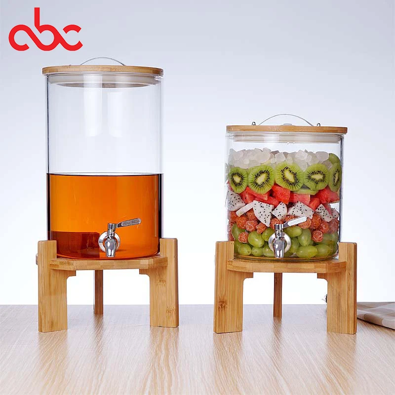 Traditional Style Heat Resistant Borosilicate Glass Juice Dispenser With Spigot For Beverages Drinks